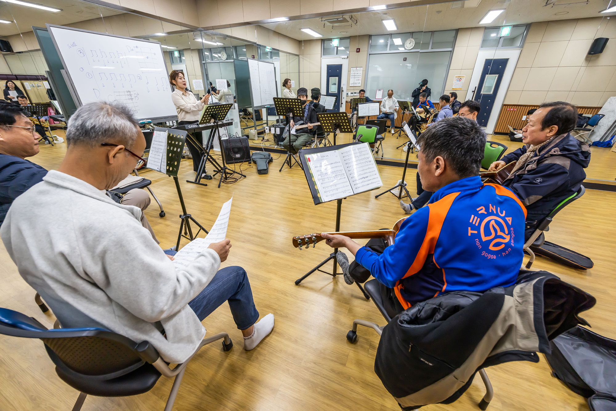 사회;세태;남성고독사;5060남성고독사;중장년1인남성가구;신정종합사회복지관;5060남성음악테라피;5060남성밴드연습