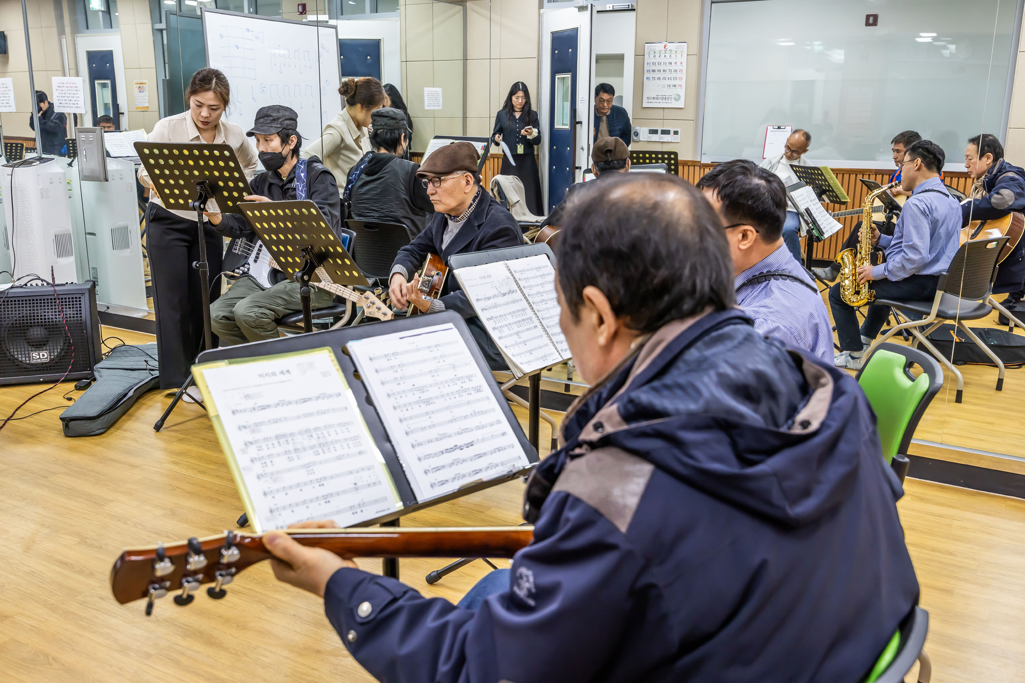 사회;세태;남성고독사;5060남성고독사;중장년1인남성가구;신정종합사회복지관;5060남성음악테라피;5060남성밴드연습