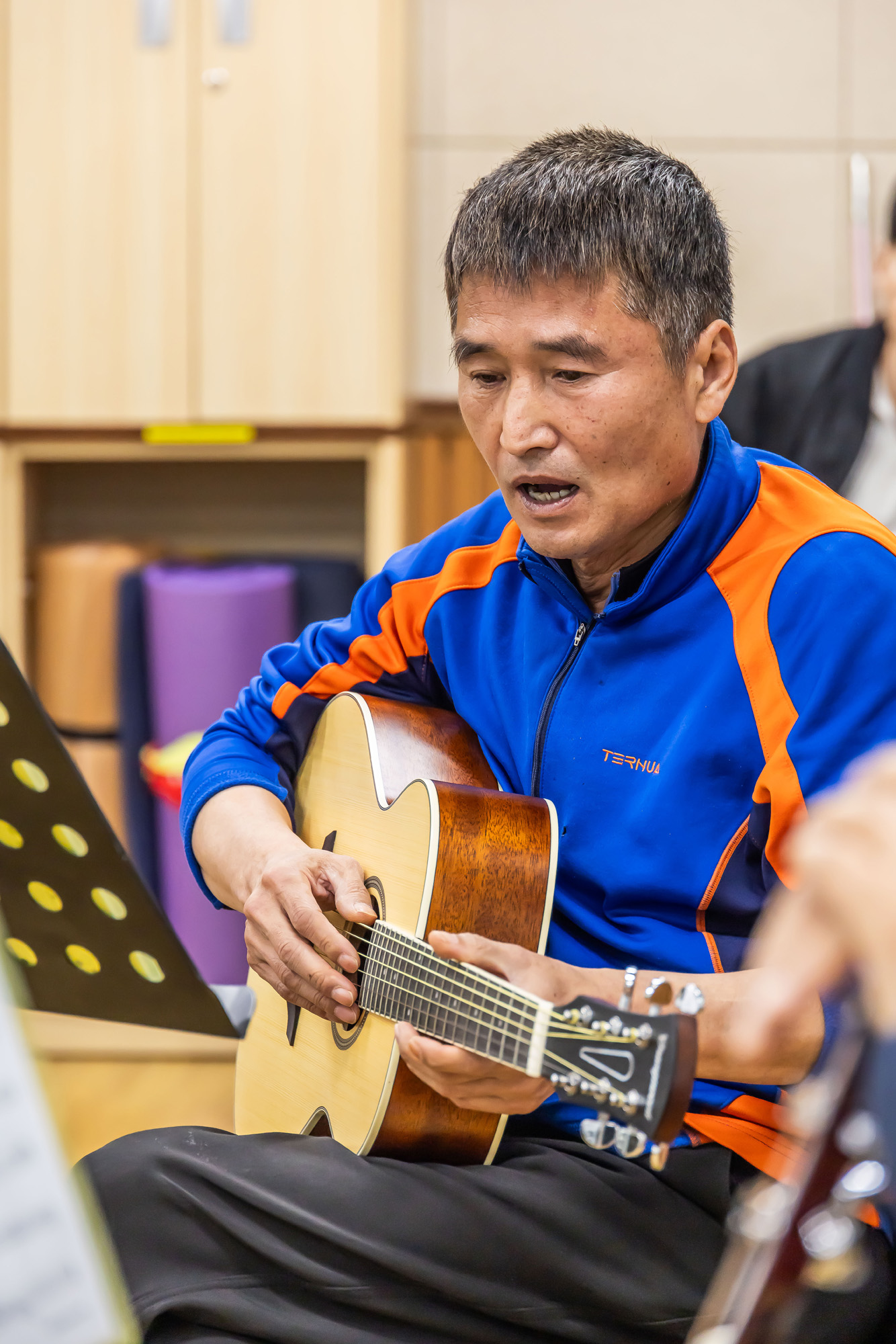 사회;세태;남성고독사;5060남성고독사;중장년1인남성가구;신정종합사회복지관;5060남성음악테라피;5060남성밴드연습