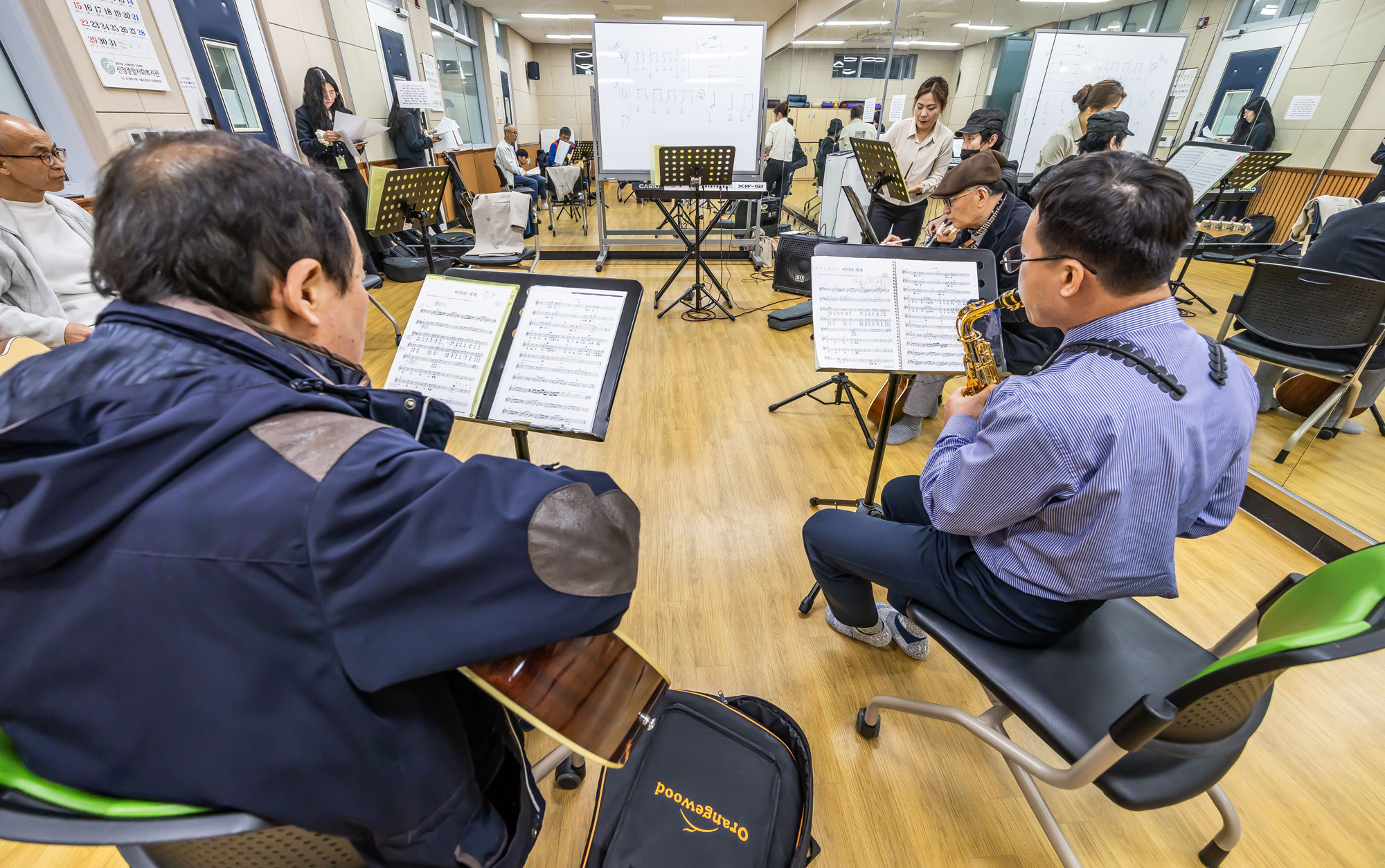 사회;세태;남성고독사;5060남성고독사;중장년1인남성가구;신정종합사회복지관;5060남성음악테라피;5060남성밴드연습