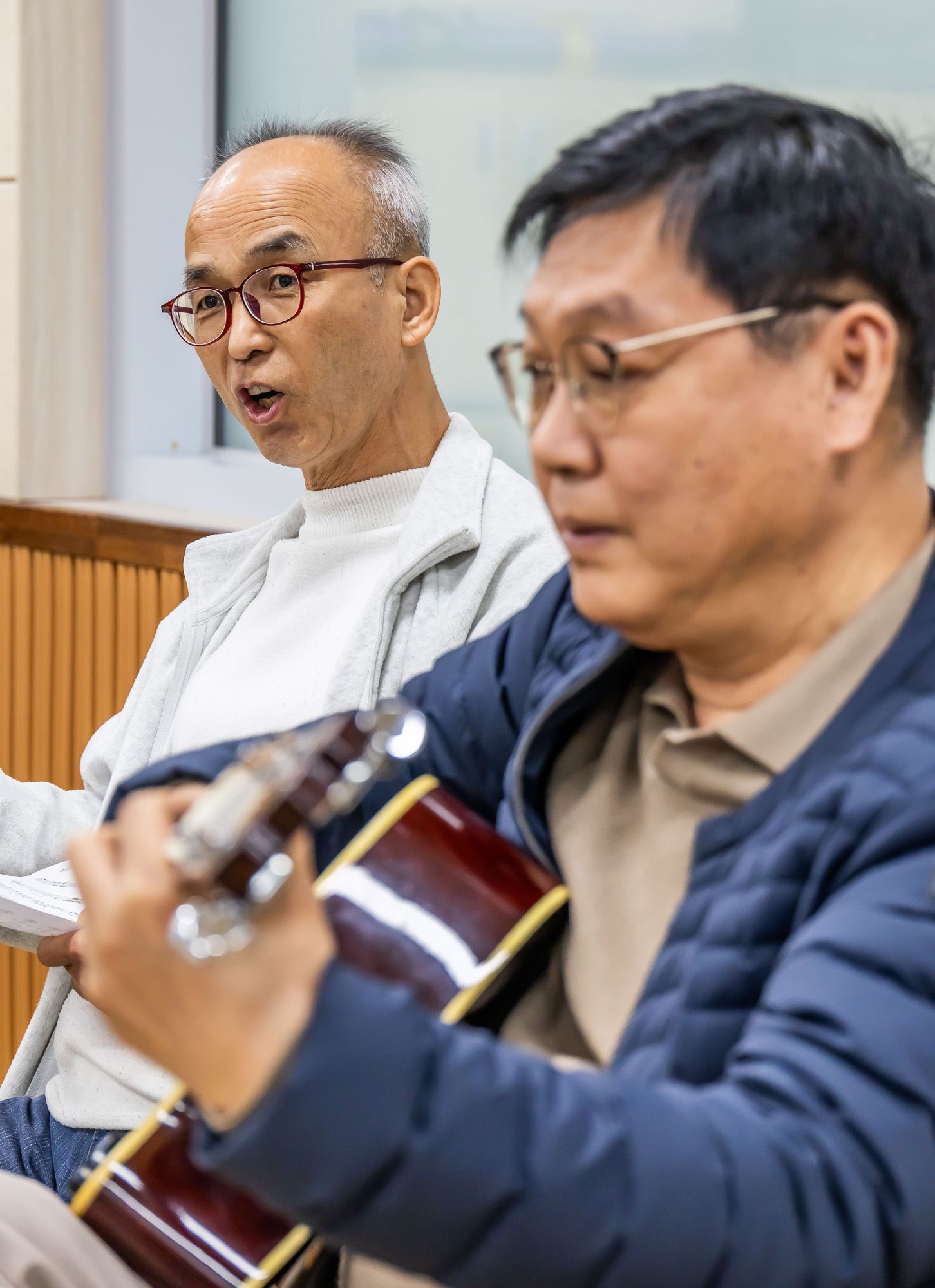 사회;세태;남성고독사;5060남성고독사;중장년1인남성가구;신정종합사회복지관;5060남성음악테라피;5060남성밴드연습