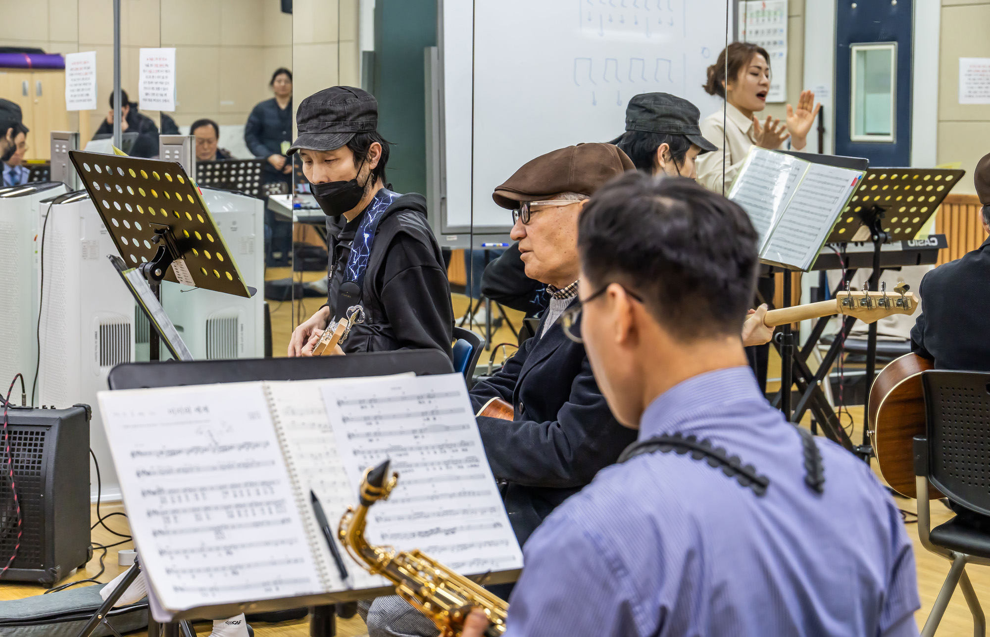 사회;세태;남성고독사;5060남성고독사;중장년1인남성가구;신정종합사회복지관;5060남성음악테라피;5060남성밴드연습
