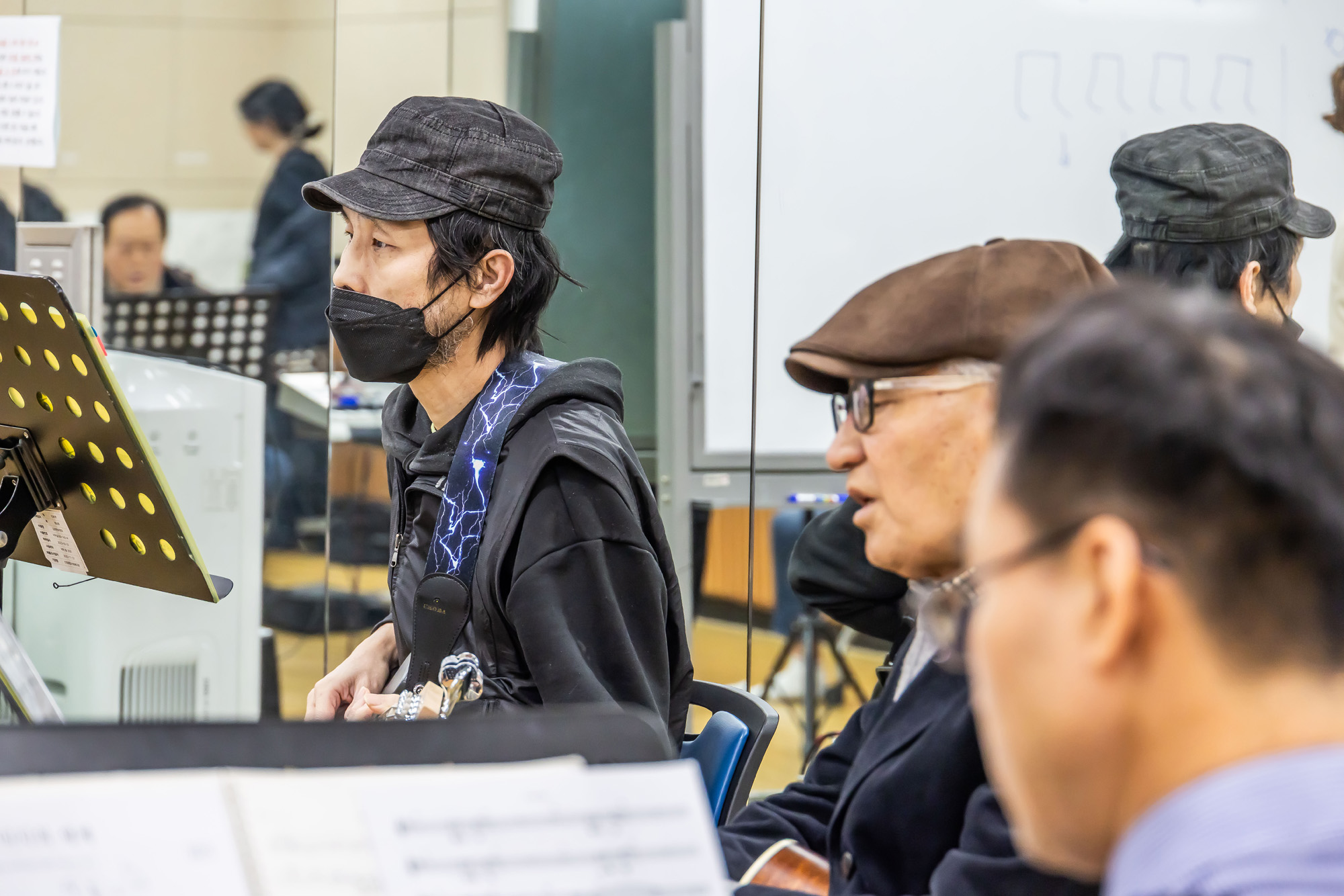 사회;세태;남성고독사;5060남성고독사;중장년1인남성가구;신정종합사회복지관;5060남성음악테라피;5060남성밴드연습