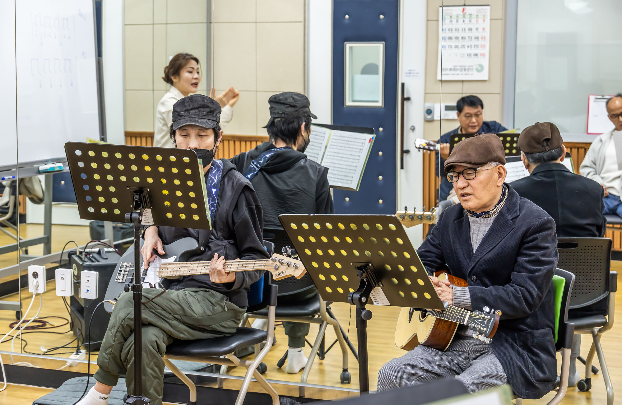 사회;세태;남성고독사;5060남성고독사;중장년1인남성가구;신정종합사회복지관;5060남성음악테라피;5060남성밴드연습