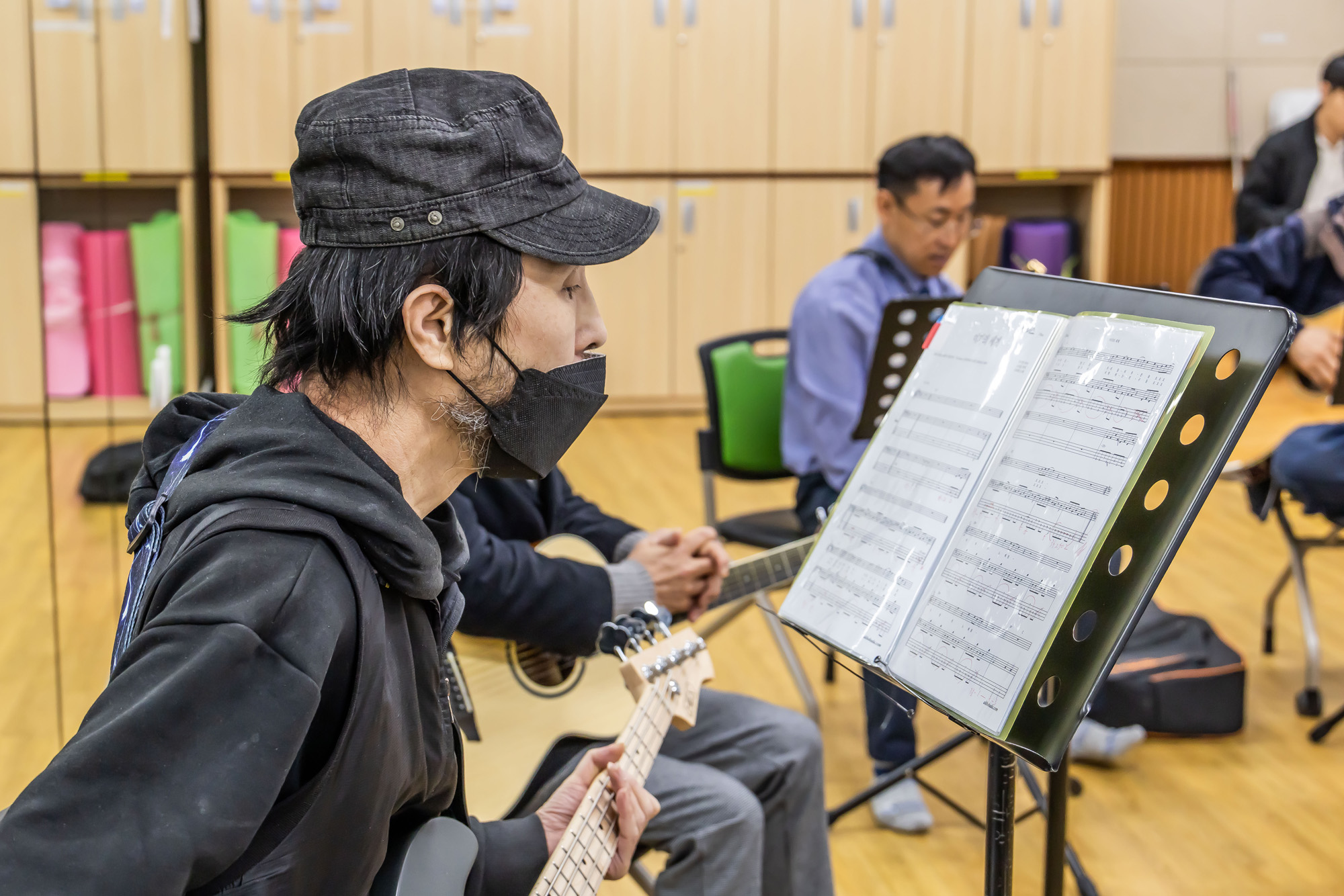 사회;세태;남성고독사;5060남성고독사;중장년1인남성가구;신정종합사회복지관;5060남성음악테라피;5060남성밴드연습