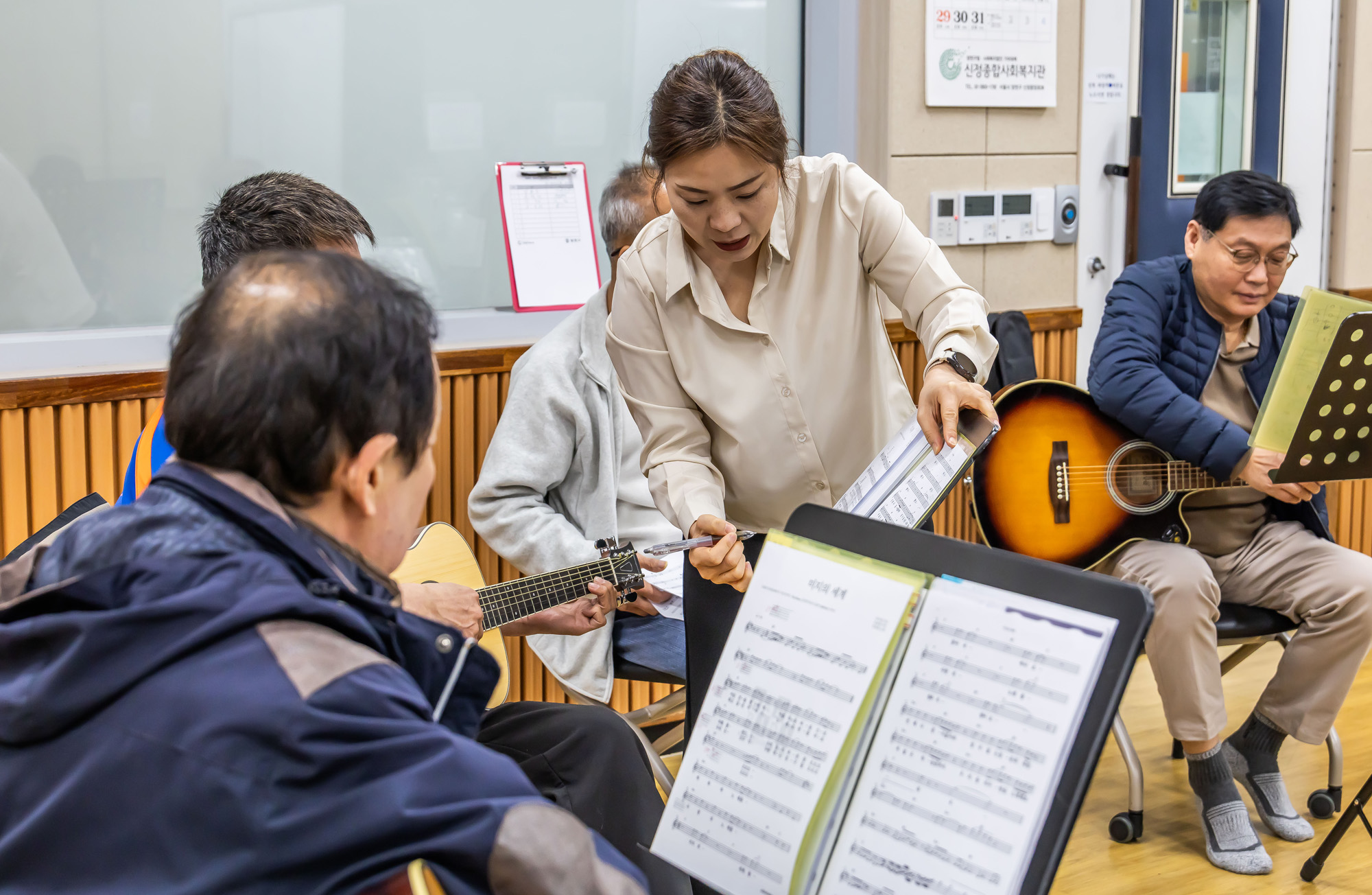 사회;세태;남성고독사;5060남성고독사;중장년1인남성가구;신정종합사회복지관;5060남성음악테라피;5060남성밴드연습