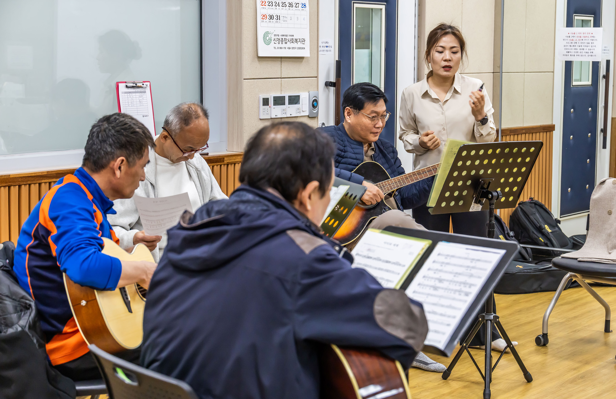 사회;세태;남성고독사;5060남성고독사;중장년1인남성가구;신정종합사회복지관;5060남성음악테라피;5060남성밴드연습