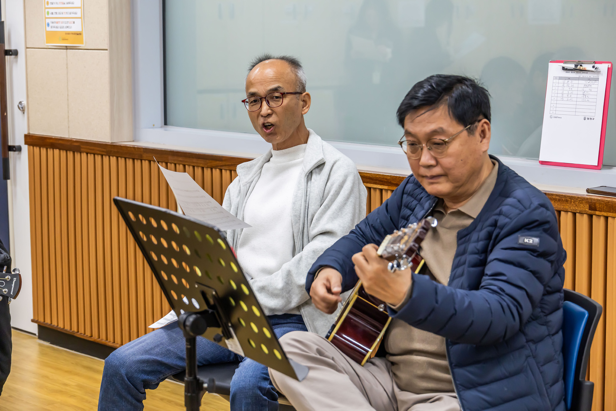 사회;세태;남성고독사;5060남성고독사;중장년1인남성가구;신정종합사회복지관;5060남성음악테라피;5060남성밴드연습