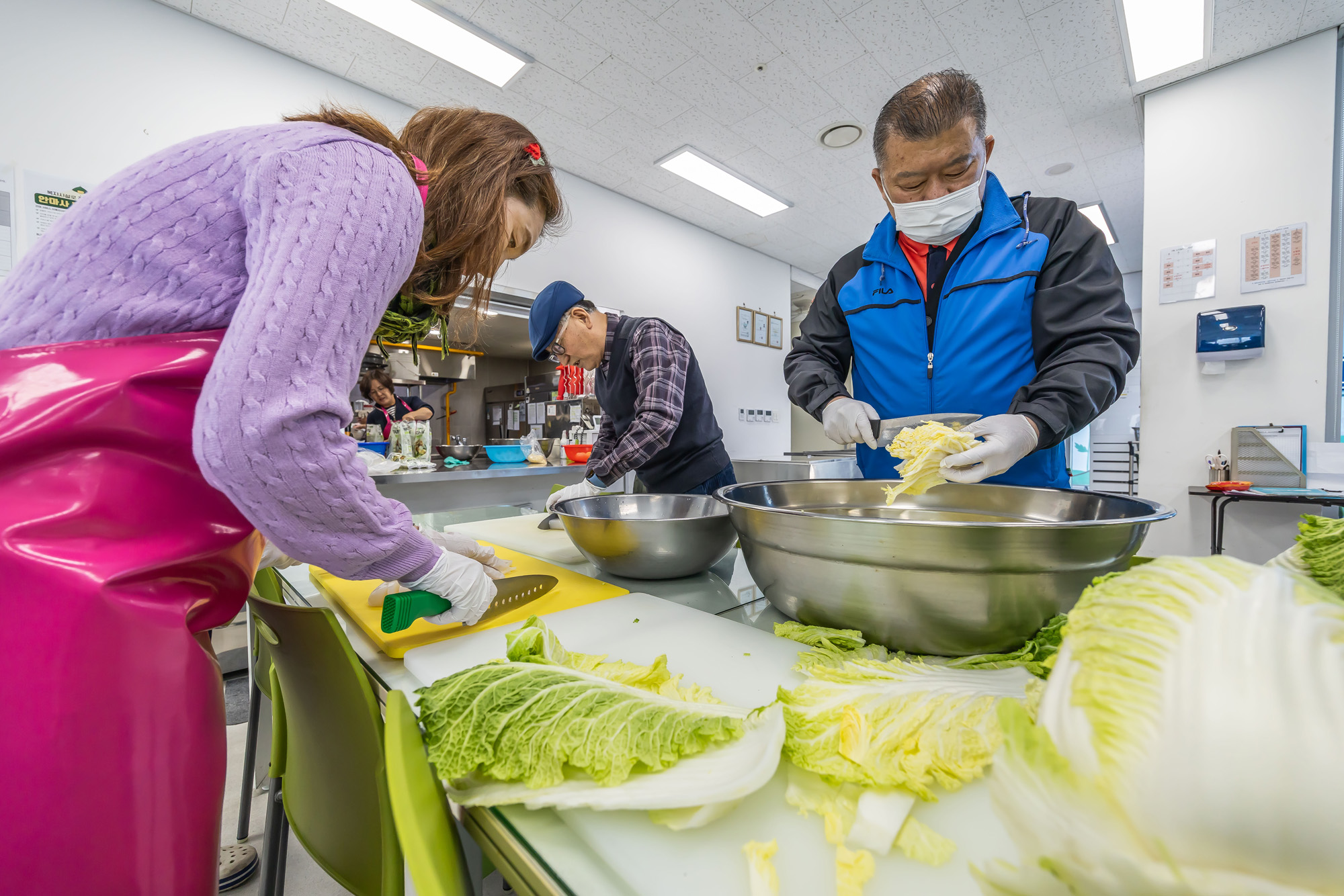 사회;세태;남성고독사;5060남성고독사;중장년1인남성가구;신정종합사회복지관;5060남성공유냉장고;5060남성반찬만들기봉사;고립가구