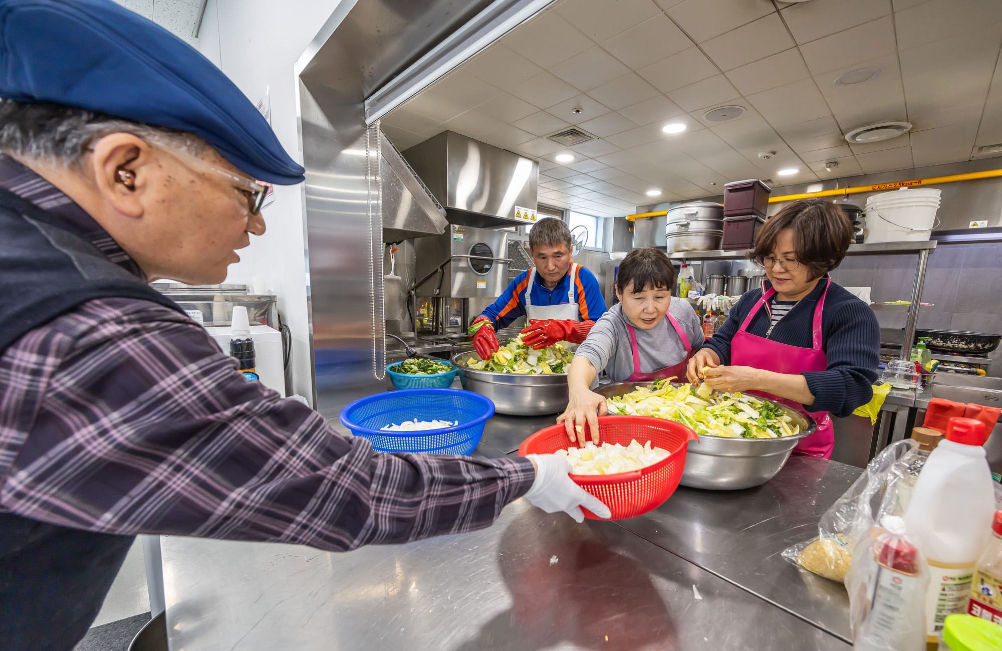 사회;세태;남성고독사;5060남성고독사;중장년1인남성가구;신정종합사회복지관;5060남성공유냉장고;5060남성반찬만들기봉사;고립가구