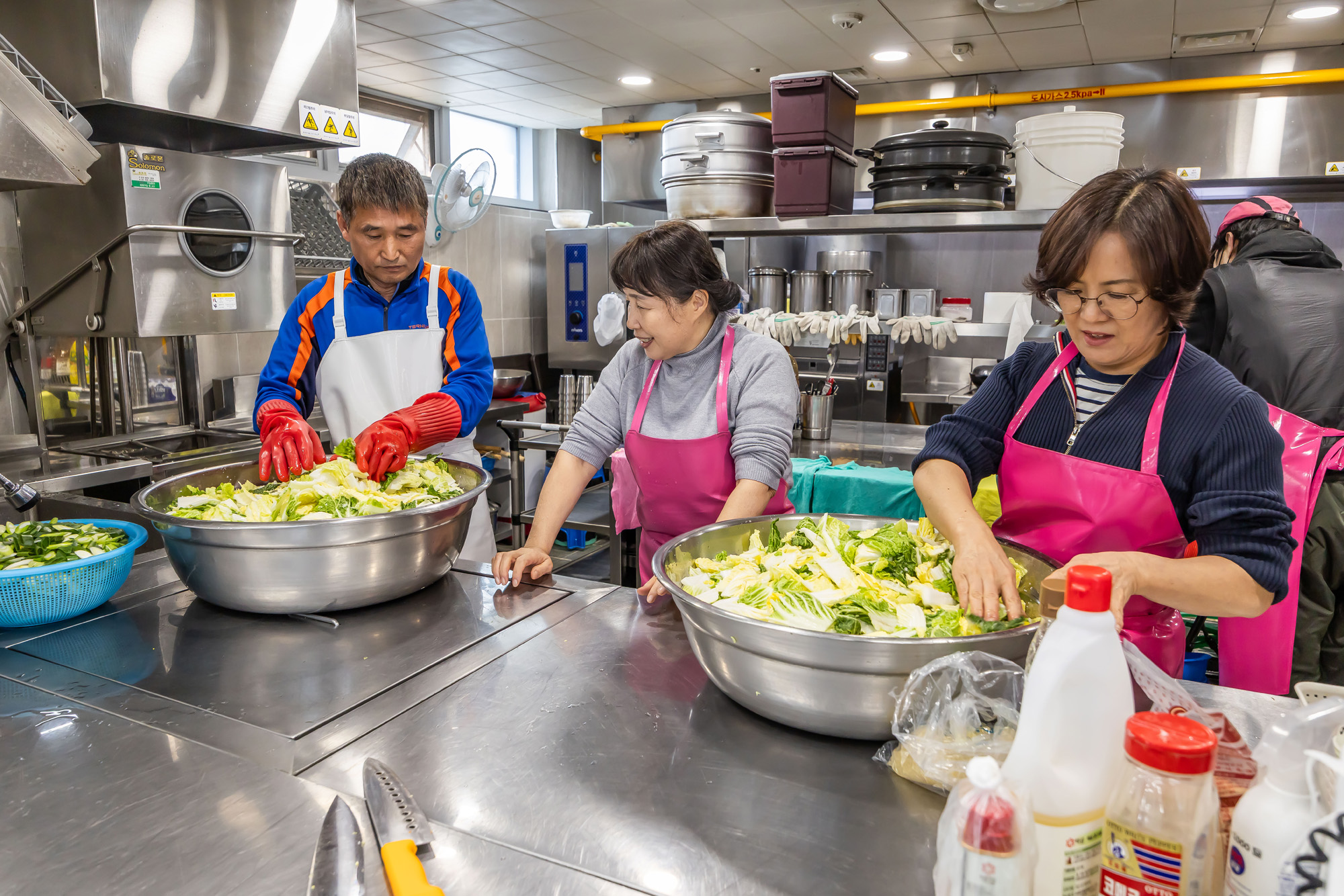 사회;세태;남성고독사;5060남성고독사;중장년1인남성가구;신정종합사회복지관;5060남성공유냉장고;5060남성반찬만들기봉사;고립가구