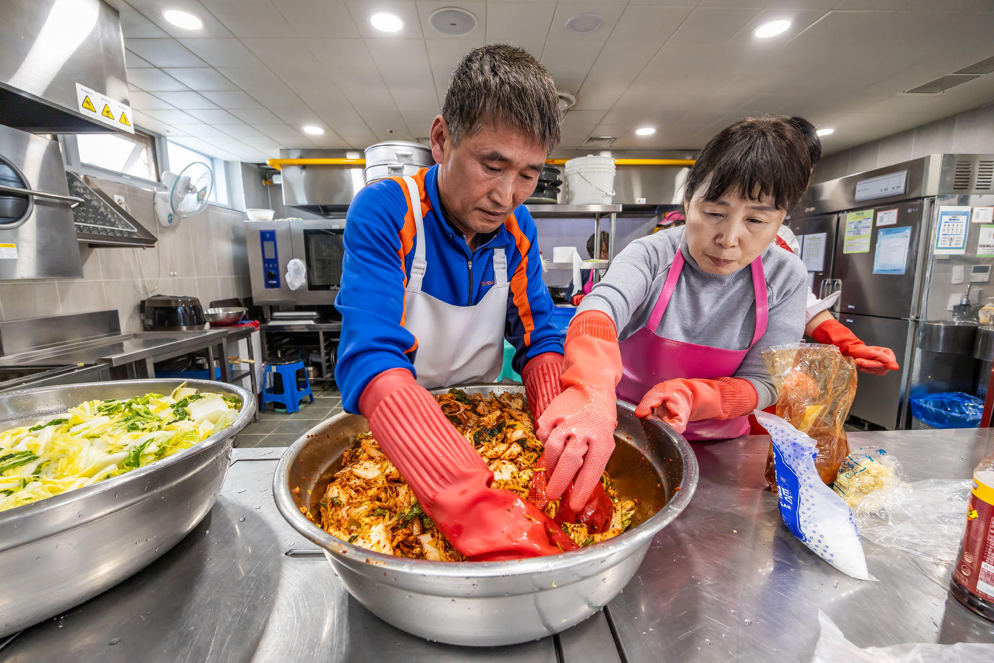 사회;세태;남성고독사;5060남성고독사;중장년1인남성가구;신정종합사회복지관;5060남성공유냉장고;5060남성반찬만들기봉사;고립가구