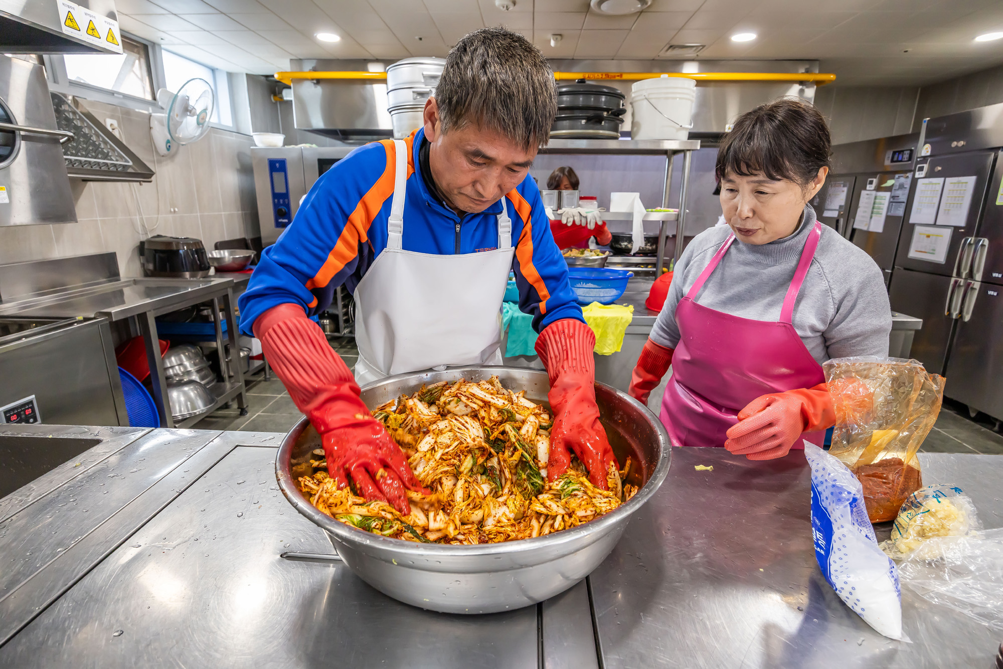사회;세태;남성고독사;5060남성고독사;중장년1인남성가구;신정종합사회복지관;5060남성공유냉장고;5060남성반찬만들기봉사;고립가구