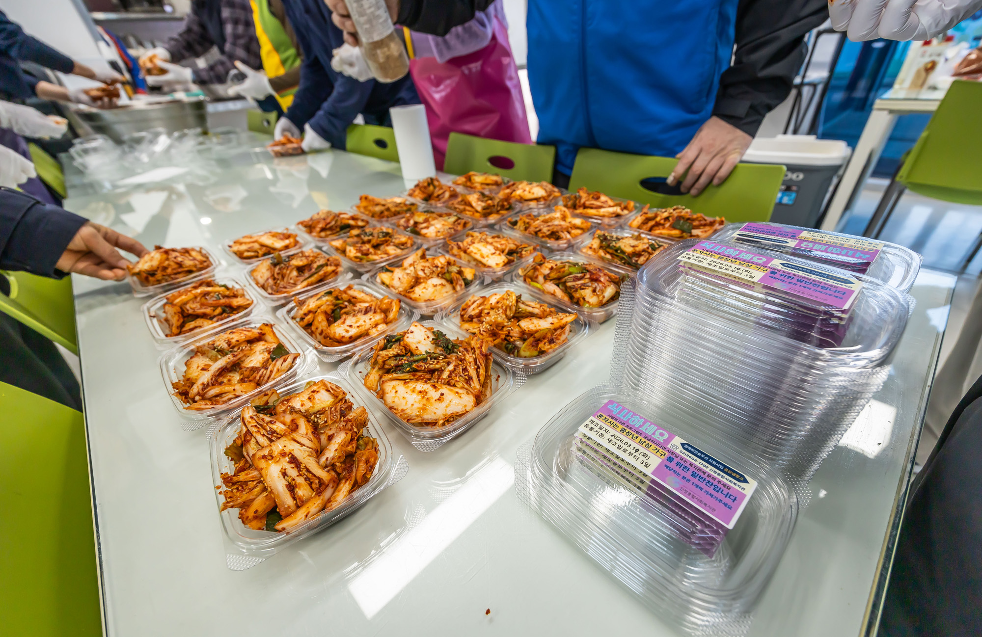 사회;세태;남성고독사;5060남성고독사;중장년1인남성가구;신정종합사회복지관;5060남성공유냉장고;5060남성반찬만들기봉사;고립가구