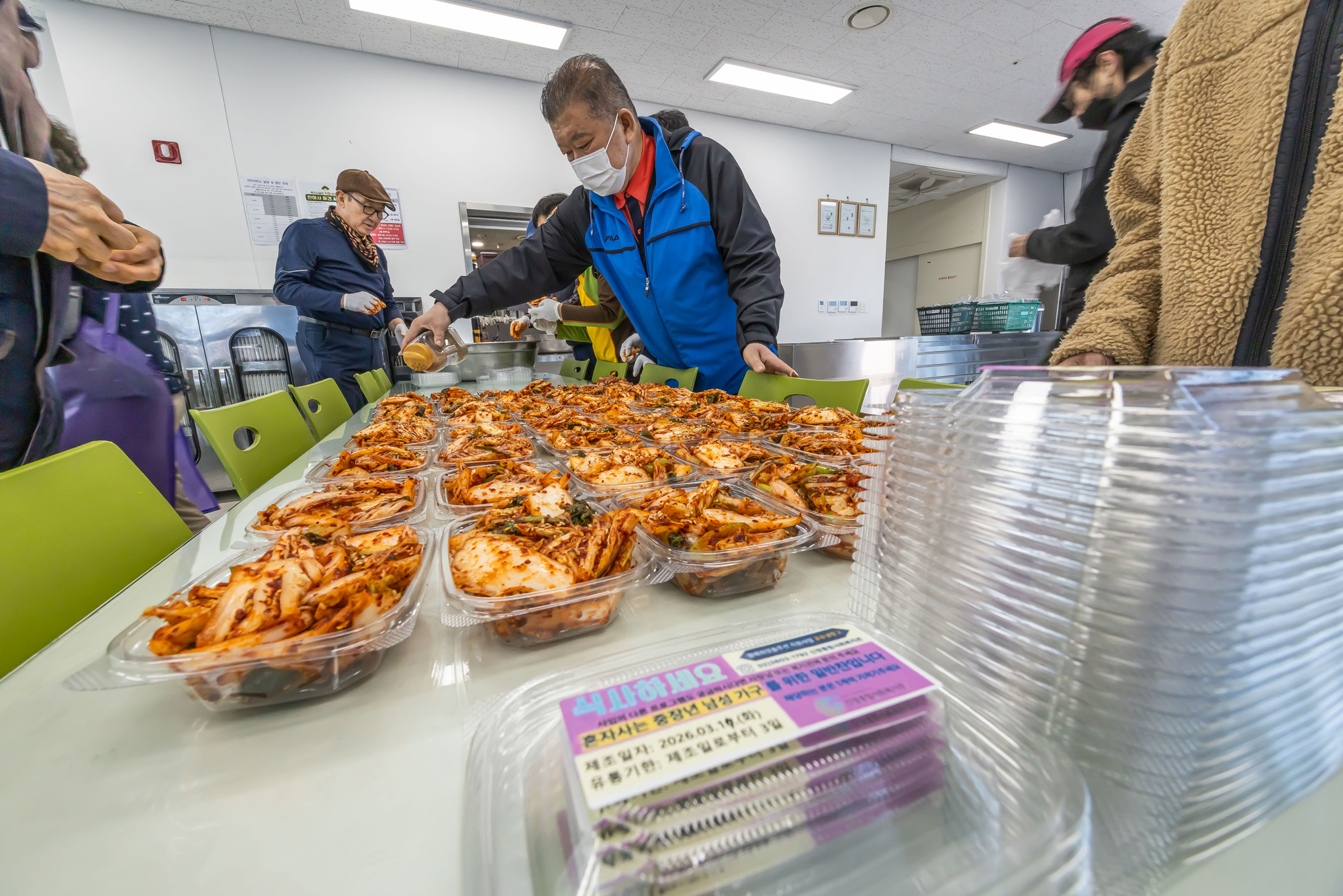 사회;세태;남성고독사;5060남성고독사;중장년1인남성가구;신정종합사회복지관;5060남성공유냉장고;5060남성반찬만들기봉사;고립가구
