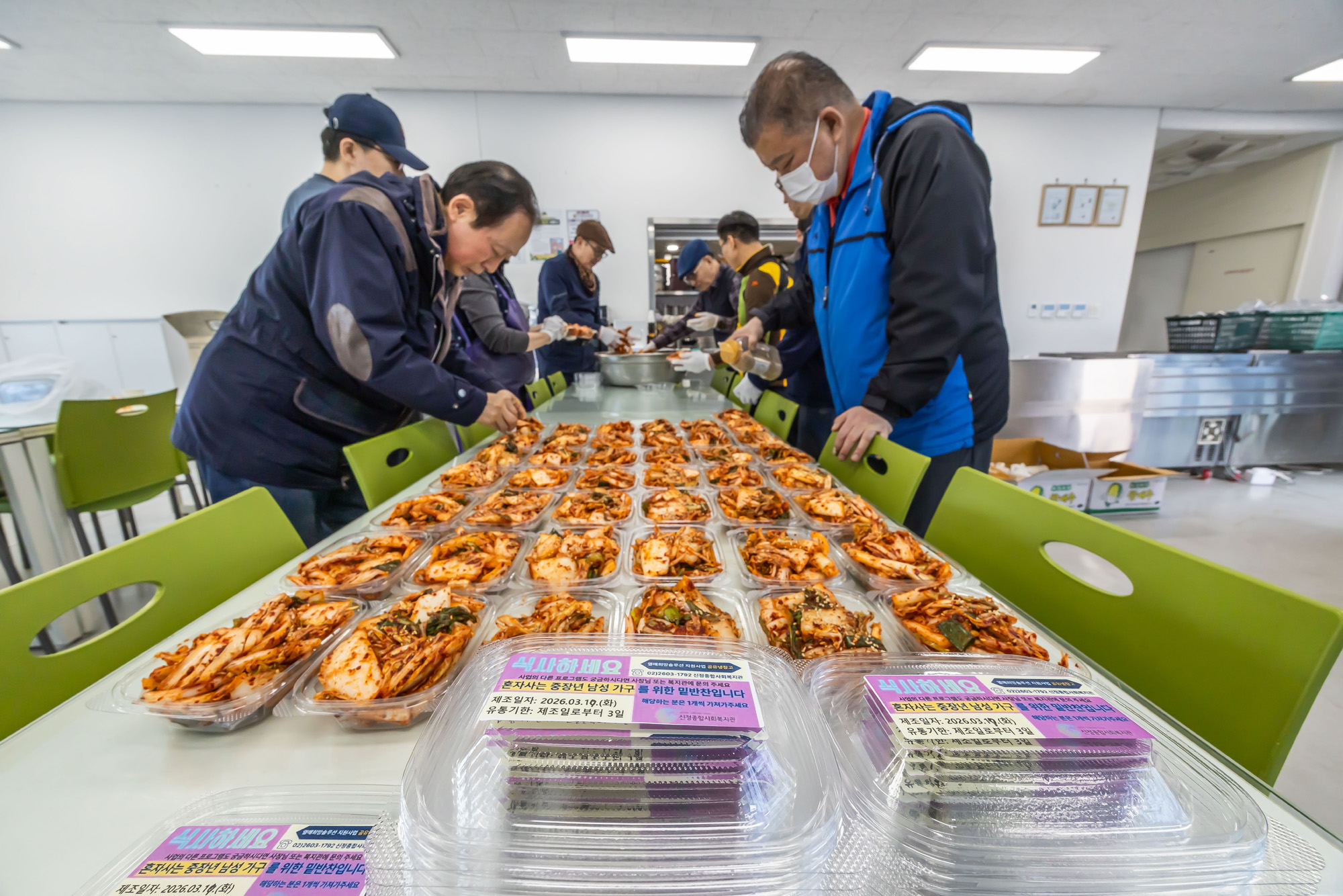 사회;세태;남성고독사;5060남성고독사;중장년1인남성가구;신정종합사회복지관;5060남성공유냉장고;5060남성반찬만들기봉사;고립가구