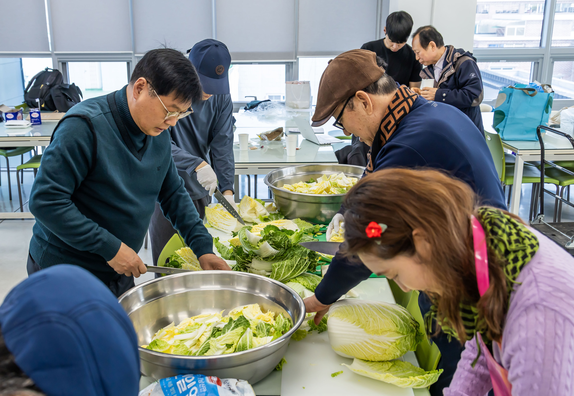 사회;세태;남성고독사;5060남성고독사;중장년1인남성가구;신정종합사회복지관;5060남성공유냉장고;5060남성반찬만들기봉사;고립가구