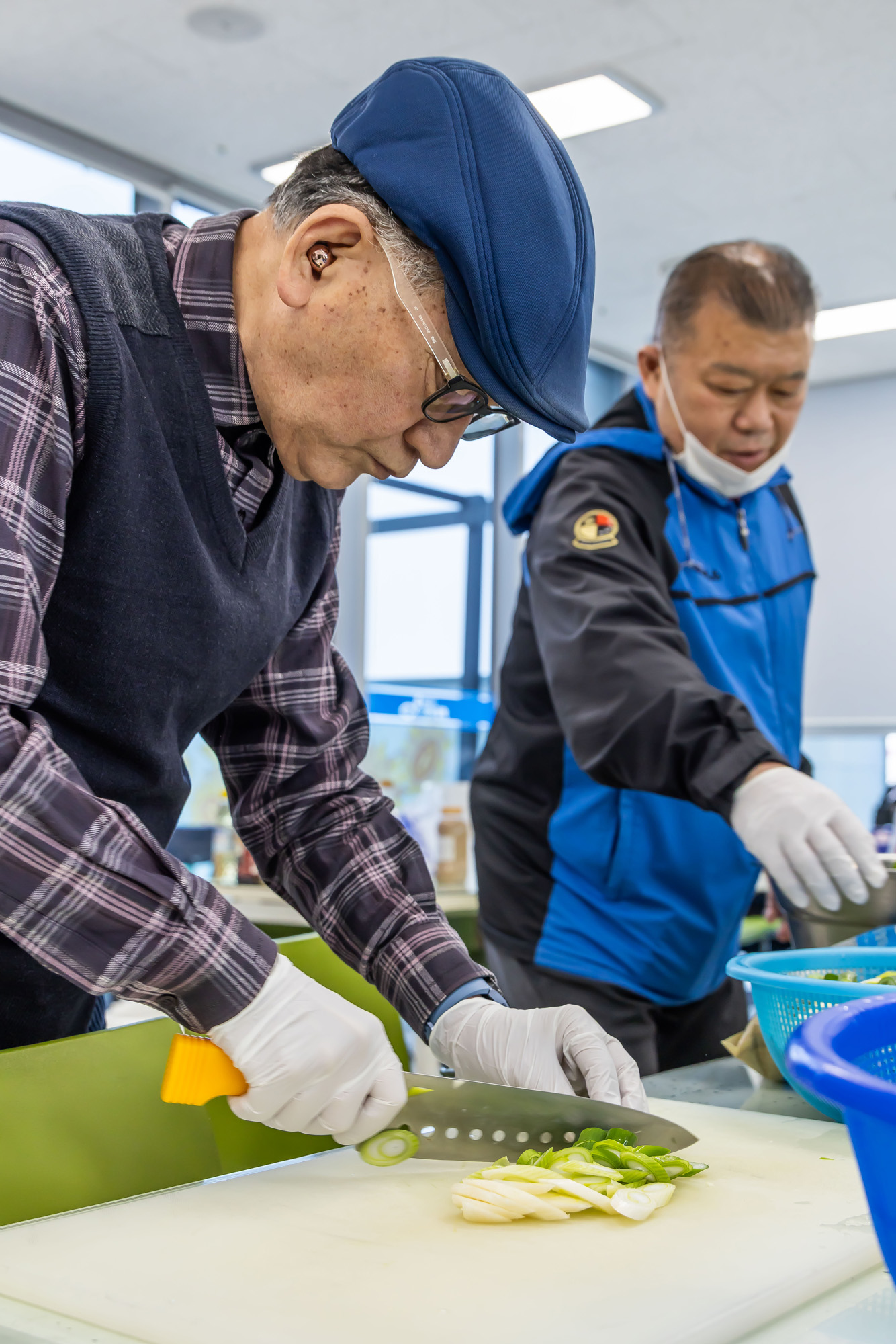 사회;세태;남성고독사;5060남성고독사;중장년1인남성가구;신정종합사회복지관;5060남성공유냉장고;5060남성반찬만들기봉사;고립가구