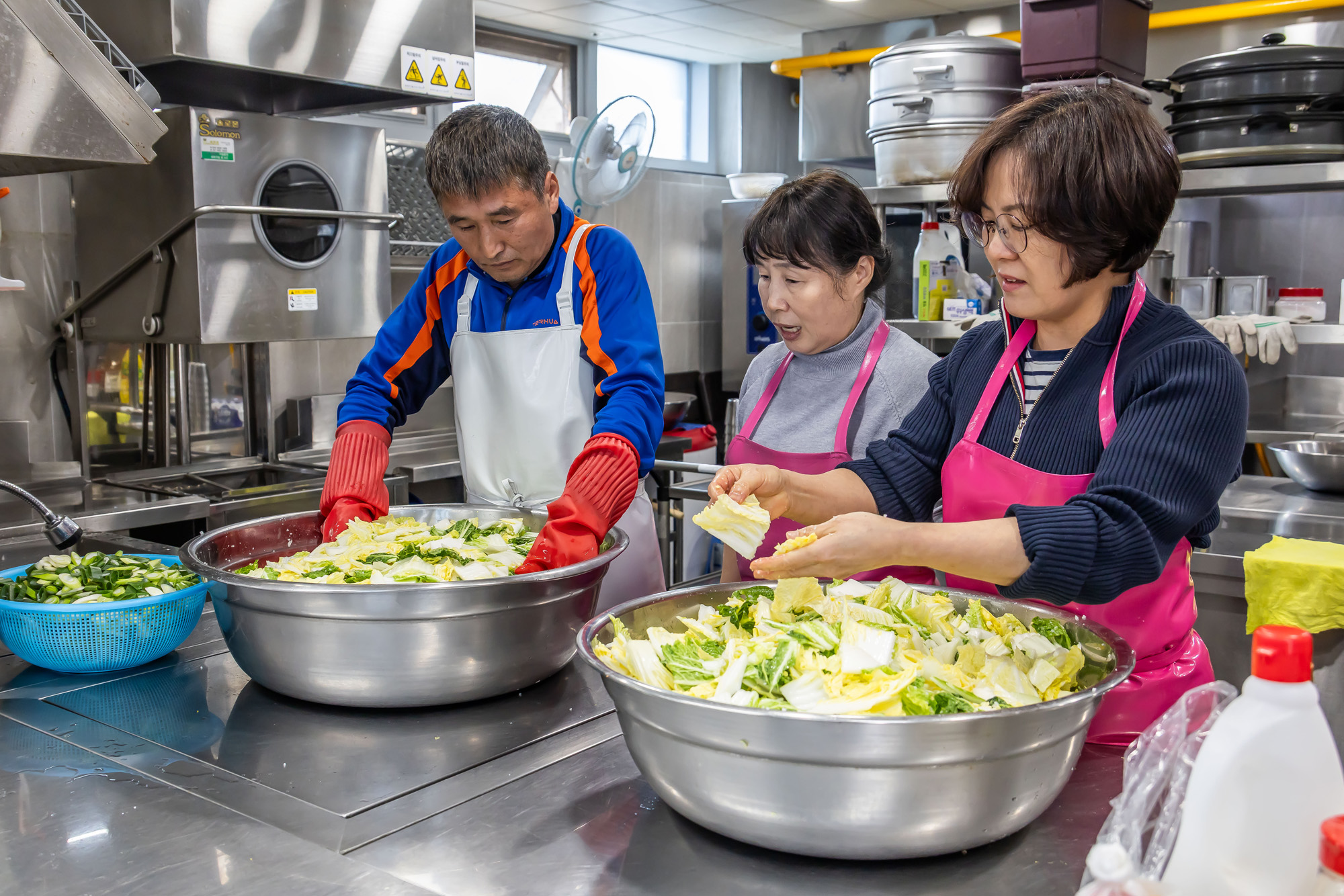 사회;세태;남성고독사;5060남성고독사;중장년1인남성가구;신정종합사회복지관;5060남성공유냉장고;5060남성반찬만들기봉사;고립가구