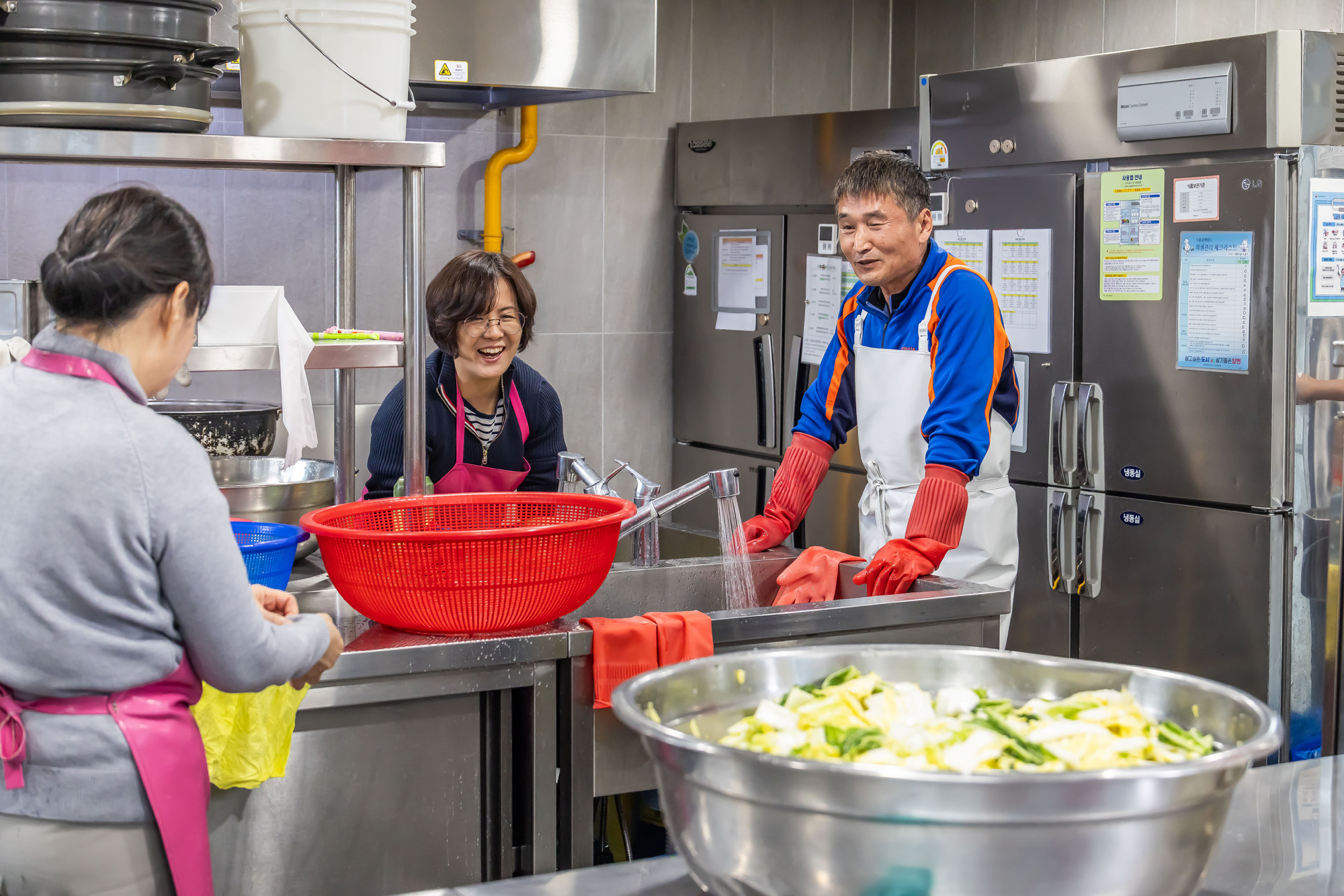 사회;세태;남성고독사;5060남성고독사;중장년1인남성가구;신정종합사회복지관;5060남성공유냉장고;5060남성반찬만들기봉사;고립가구