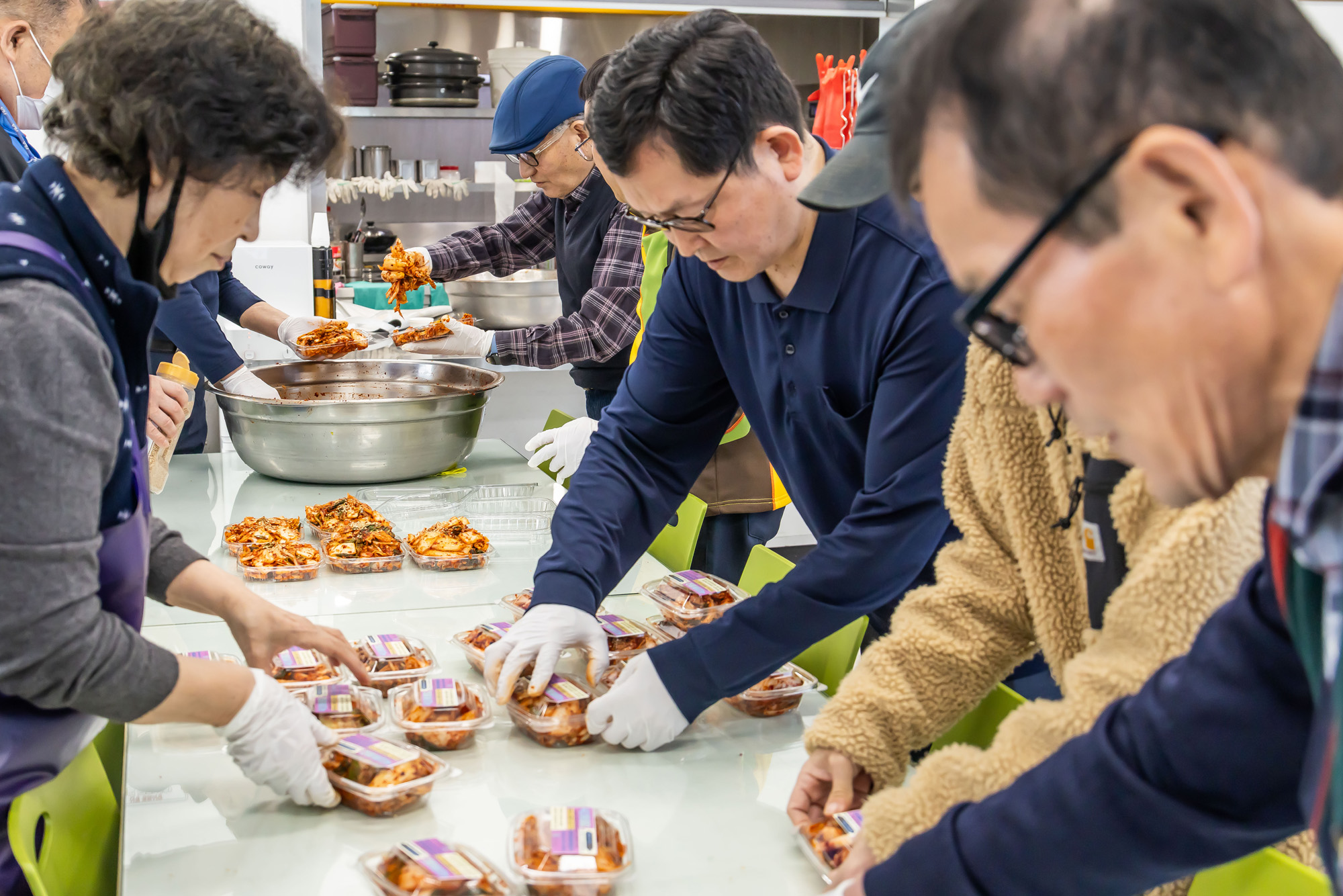 사회;세태;남성고독사;5060남성고독사;중장년1인남성가구;신정종합사회복지관;5060남성공유냉장고;5060남성반찬만들기봉사;고립가구