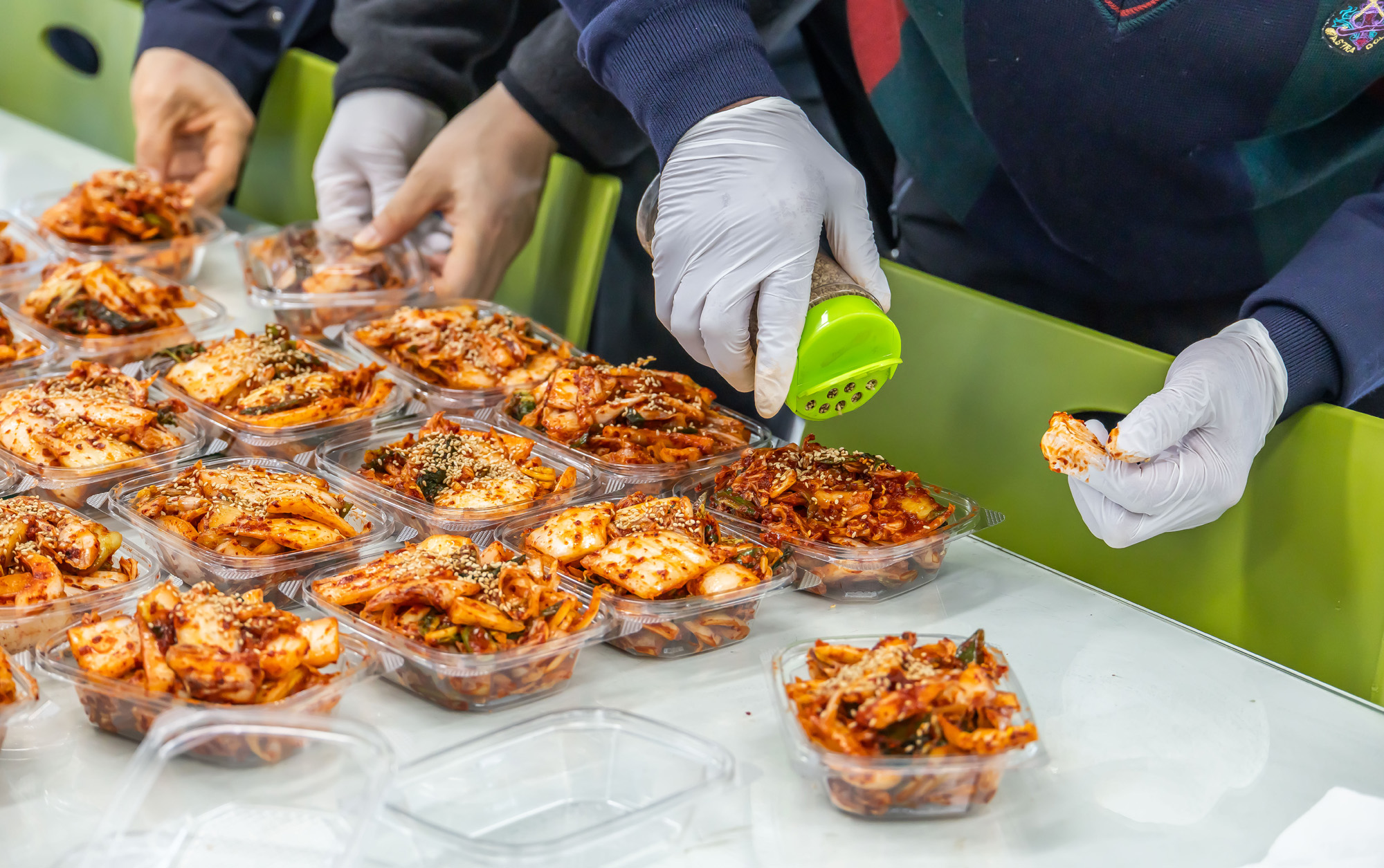 사회;세태;남성고독사;5060남성고독사;중장년1인남성가구;신정종합사회복지관;5060남성공유냉장고;5060남성반찬만들기봉사;고립가구