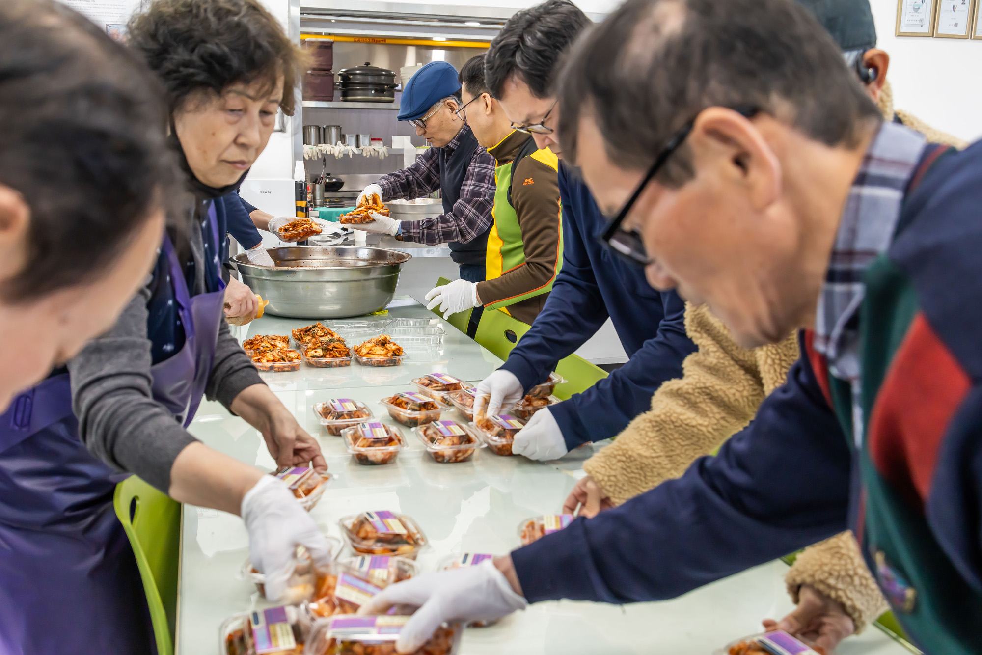 사회;세태;남성고독사;5060남성고독사;중장년1인남성가구;신정종합사회복지관;5060남성공유냉장고;5060남성반찬만들기봉사;고립가구