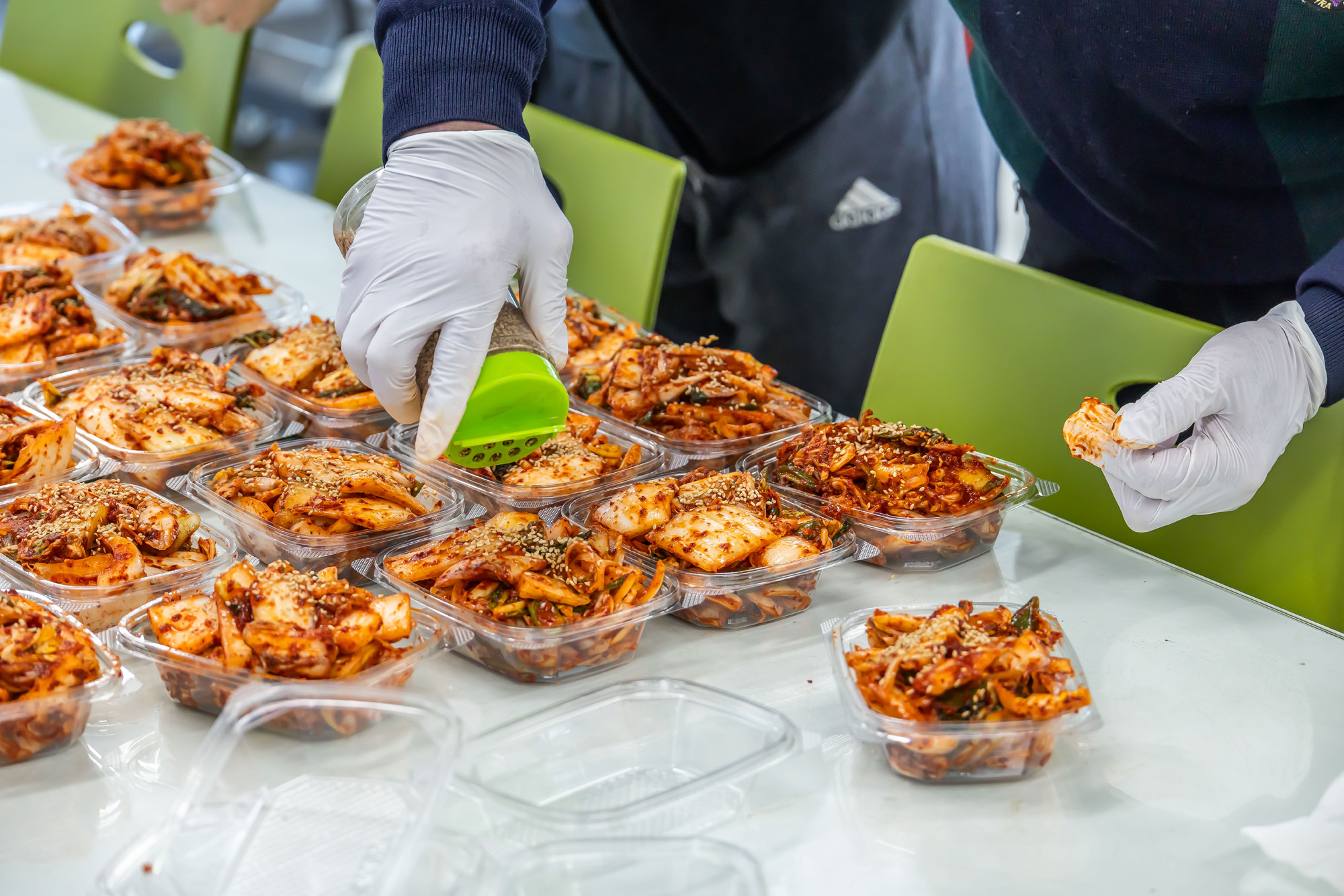 사회;세태;남성고독사;5060남성고독사;중장년1인남성가구;신정종합사회복지관;5060남성공유냉장고;5060남성반찬만들기봉사;고립가구