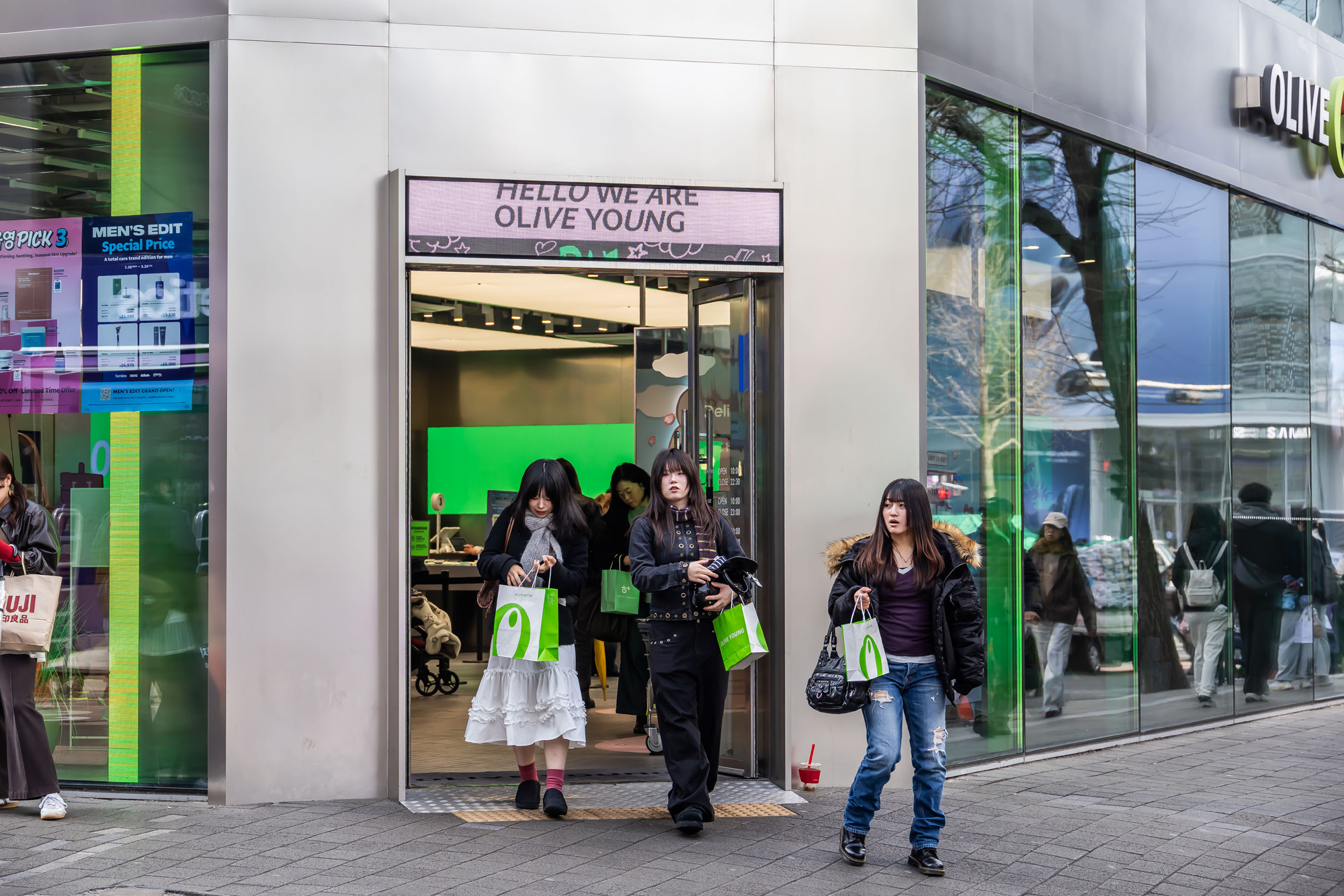 경제;세대;이동수의세대진단;저성장시대;청년소비패턴;올다무인기현상;올리브영;다이소;무신사;올리브영매장스케치