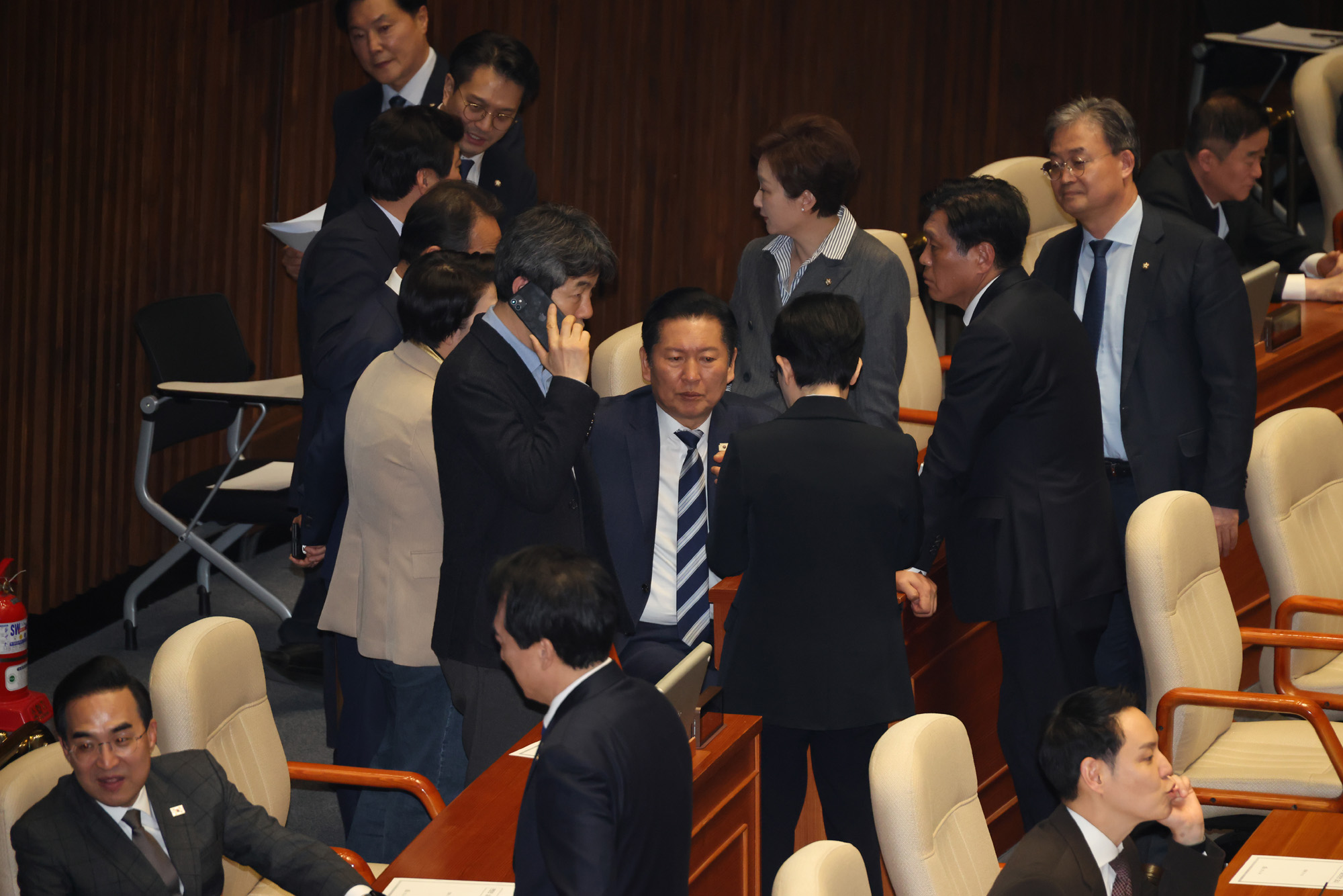 정치;국회;본회의;공수청법;필리버스터;정청래;윤건영