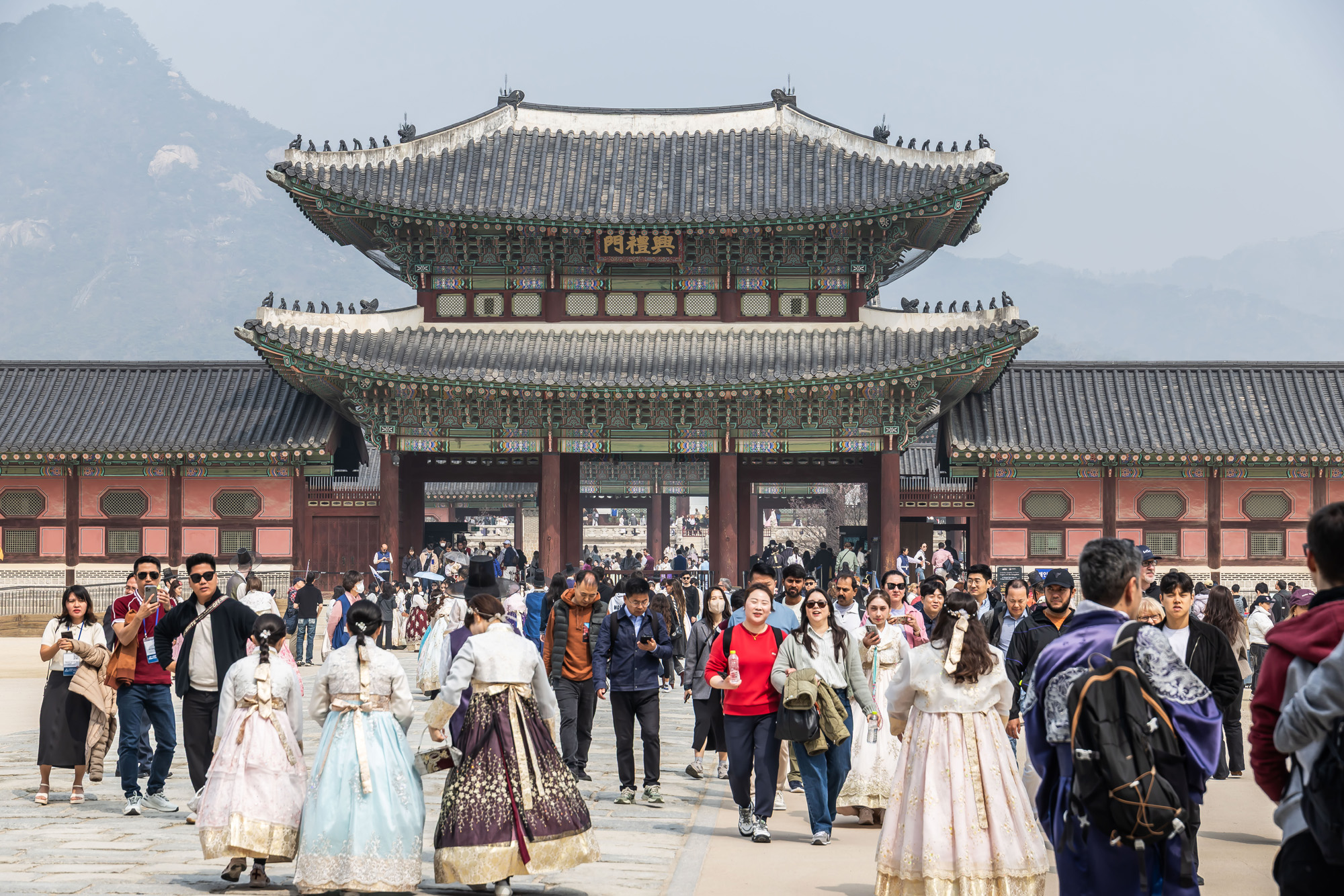 연예;방송;가수;스타;K팝;BTS;방탄소년단;방탄소년단복귀;BTS복귀;BTS효과;BTS특수;BTS광화문공연특수;경복궁외국인관광객;광화문외국인관광객