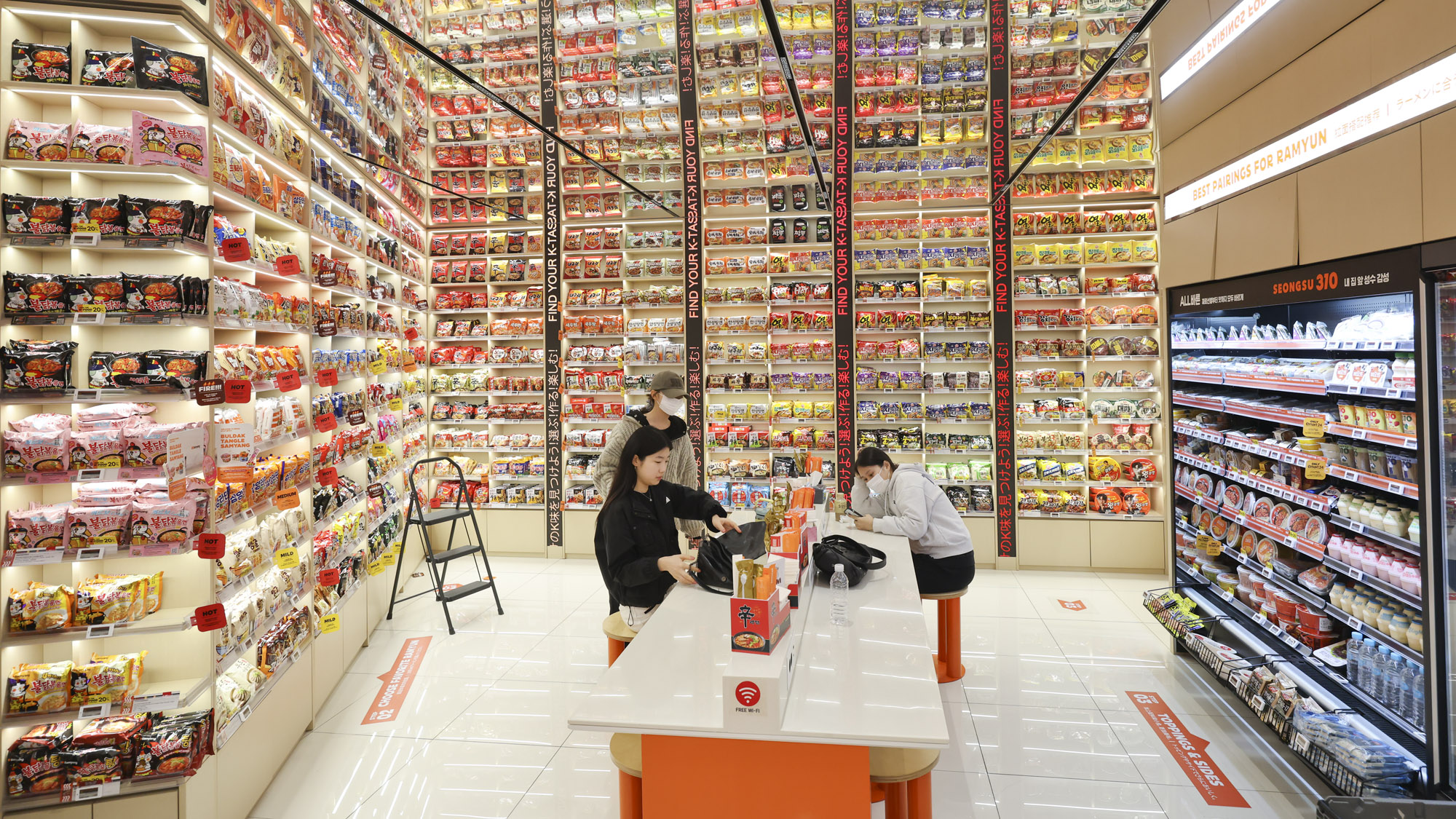 외국인;명동;BTS