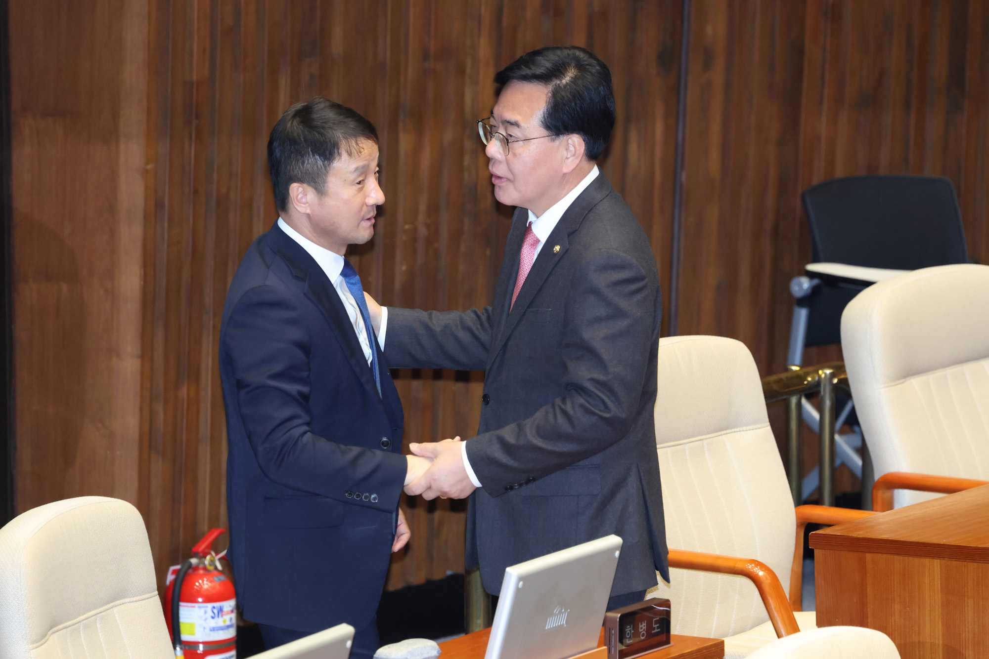 정치;국회;대정부지문;본회의;경제대정부질문;한병도;송언석