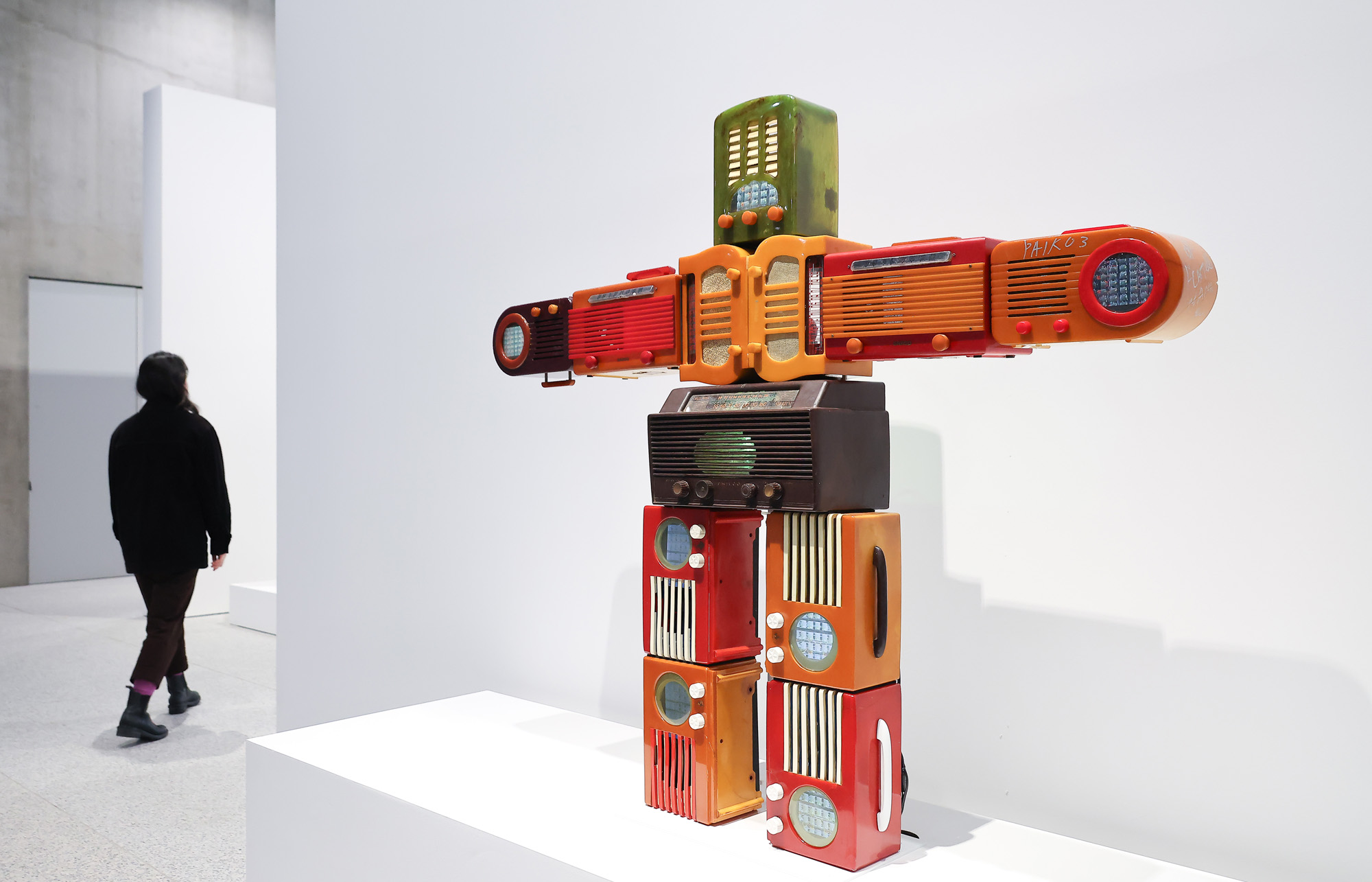 백남준;개인전;백남준 리와인드;리핏;가고시안 APMA;캐비닛