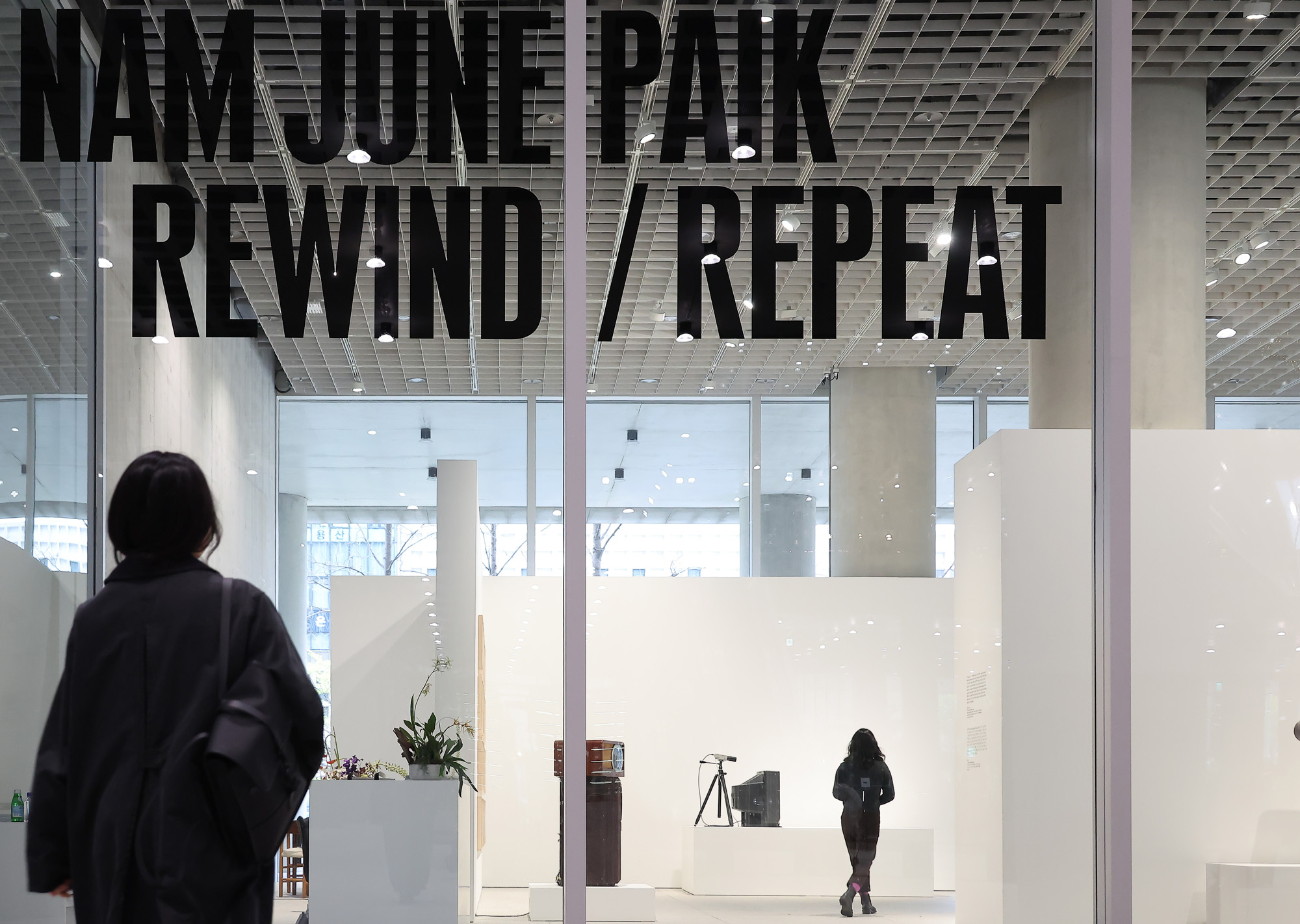 백남준;개인전;백남준 리와인드;리핏;가고시안 APMA;캐비닛