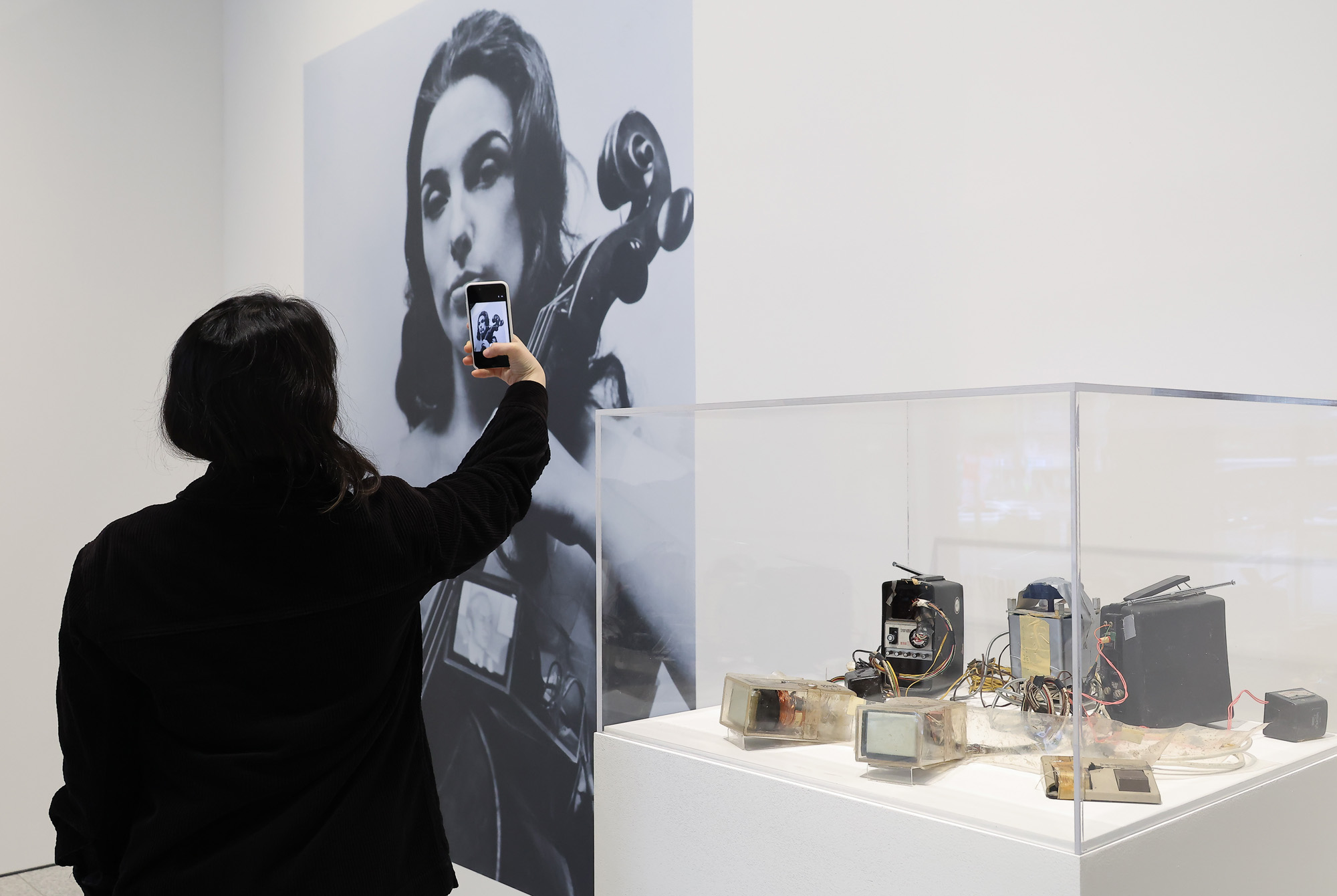 백남준;개인전;백남준 리와인드;리핏;가고시안 APMA;캐비닛