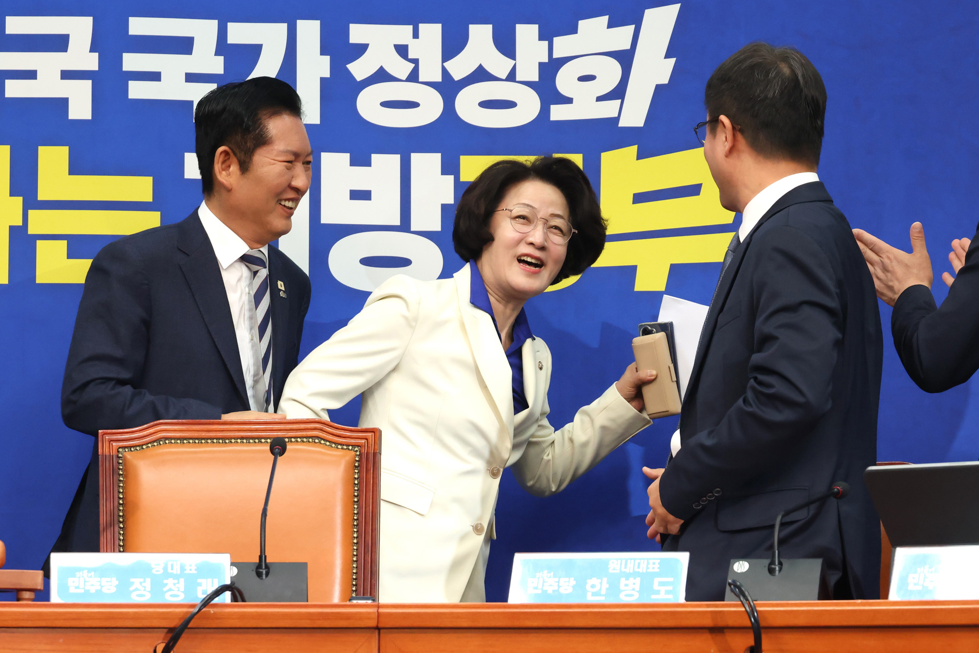 정치;국회;더불어민주당 최고위원회의;추미애환영식