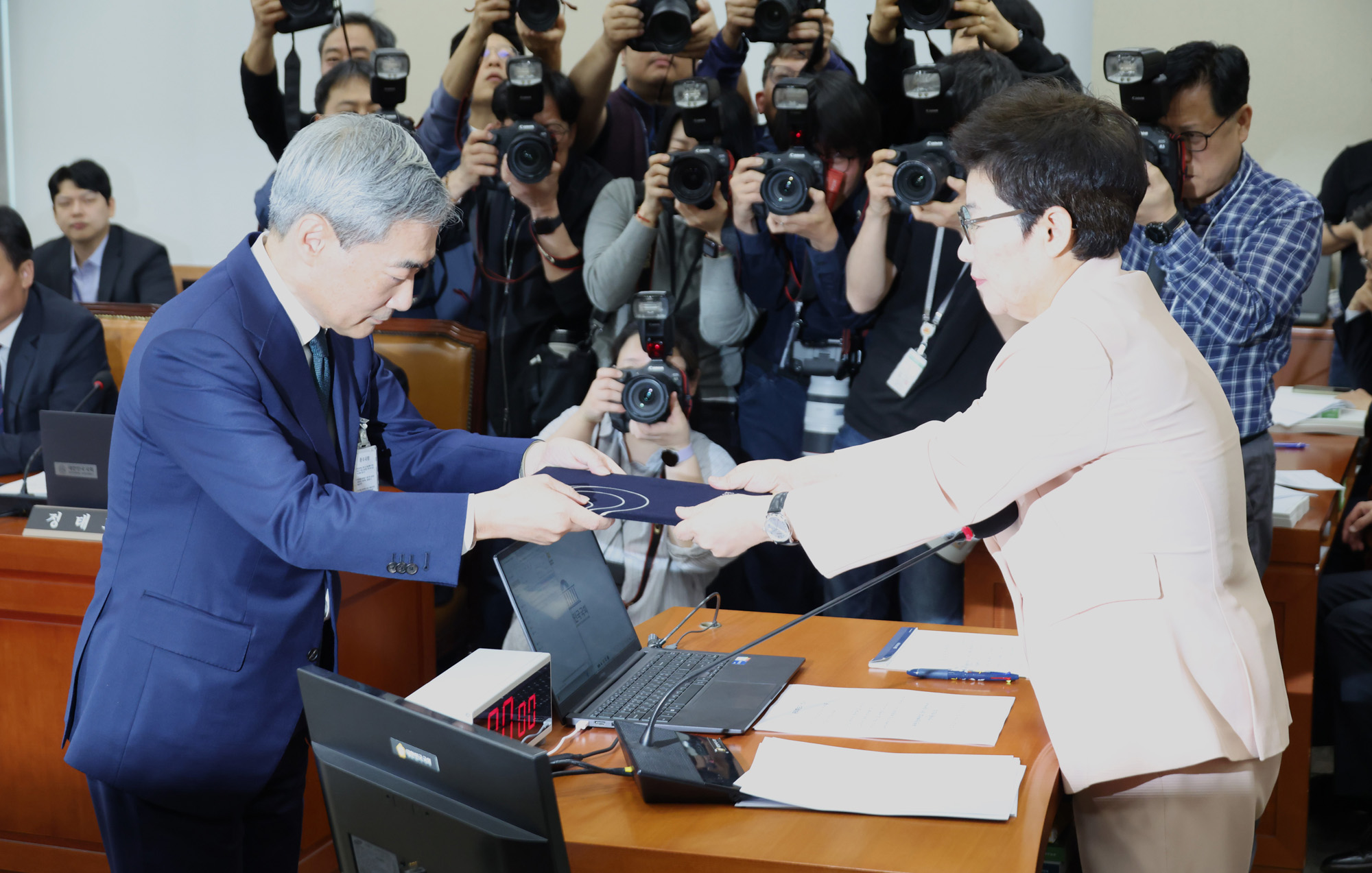 정치;국회;신현송;인사청문회;한국은행총재후보