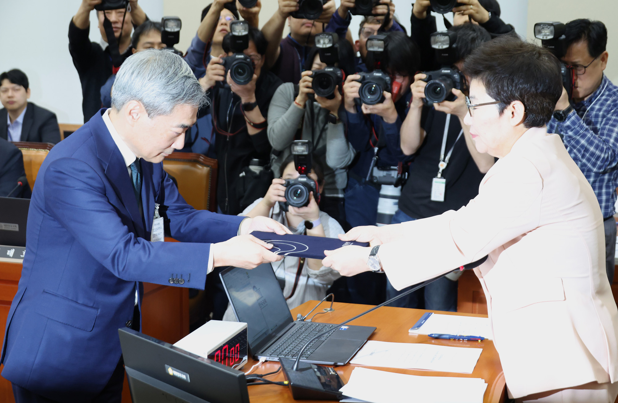 정치;국회;신현송;인사청문회;한국은행총재후보