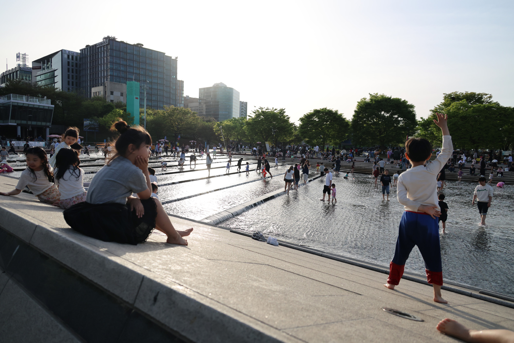 사회;문화;여의도한강공원;물빛광장;서울스프링페스티벌;한강회전목마;회전목마시그니처쇼;한강봄나들이;한강소풍;여의도물빛광장물놀이