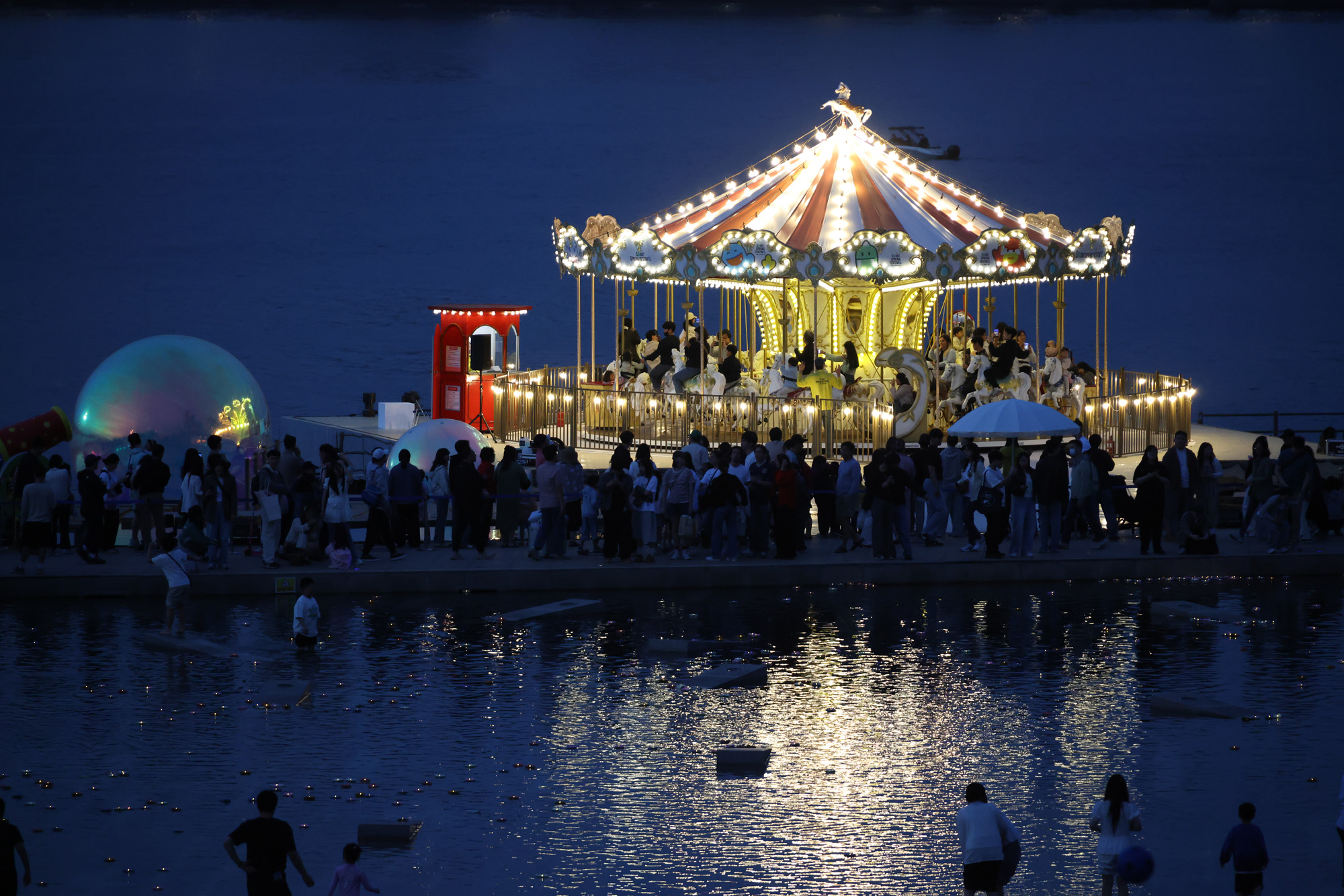 사회;문화;여의도한강공원;물빛광장;서울스프링페스티벌;한강회전목마;회전목마시그니처쇼;한강봄나들이;한강소풍;여의도물빛광장물놀이