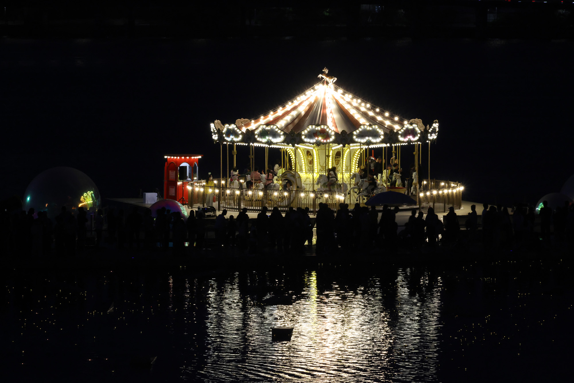 사회;문화;여의도한강공원;물빛광장;서울스프링페스티벌;한강회전목마;회전목마시그니처쇼;한강봄나들이;한강소풍;여의도물빛광장물놀이