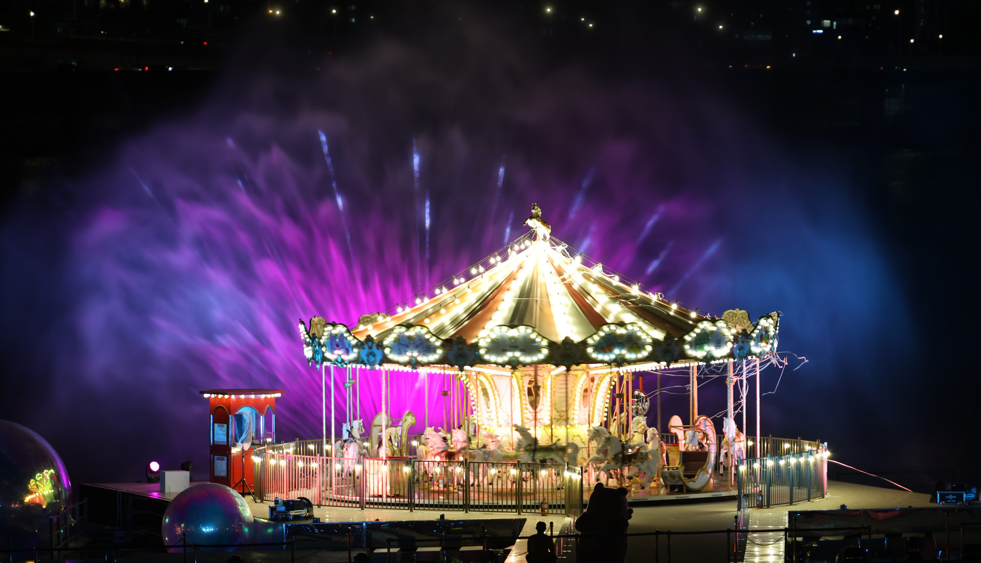 사회;문화;여의도한강공원;물빛광장;서울스프링페스티벌;한강회전목마;회전목마시그니처쇼;한강봄나들이;한강소풍;여의도물빛광장물놀이