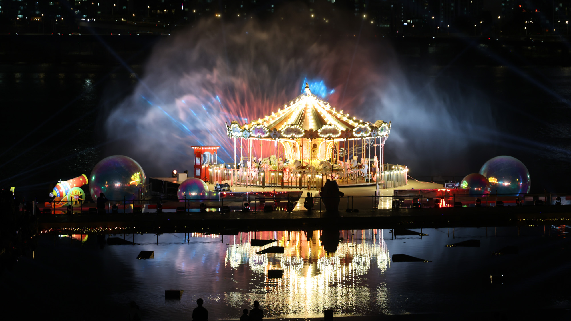 사회;문화;여의도한강공원;물빛광장;서울스프링페스티벌;한강회전목마;회전목마시그니처쇼;한강봄나들이;한강소풍;여의도물빛광장물놀이