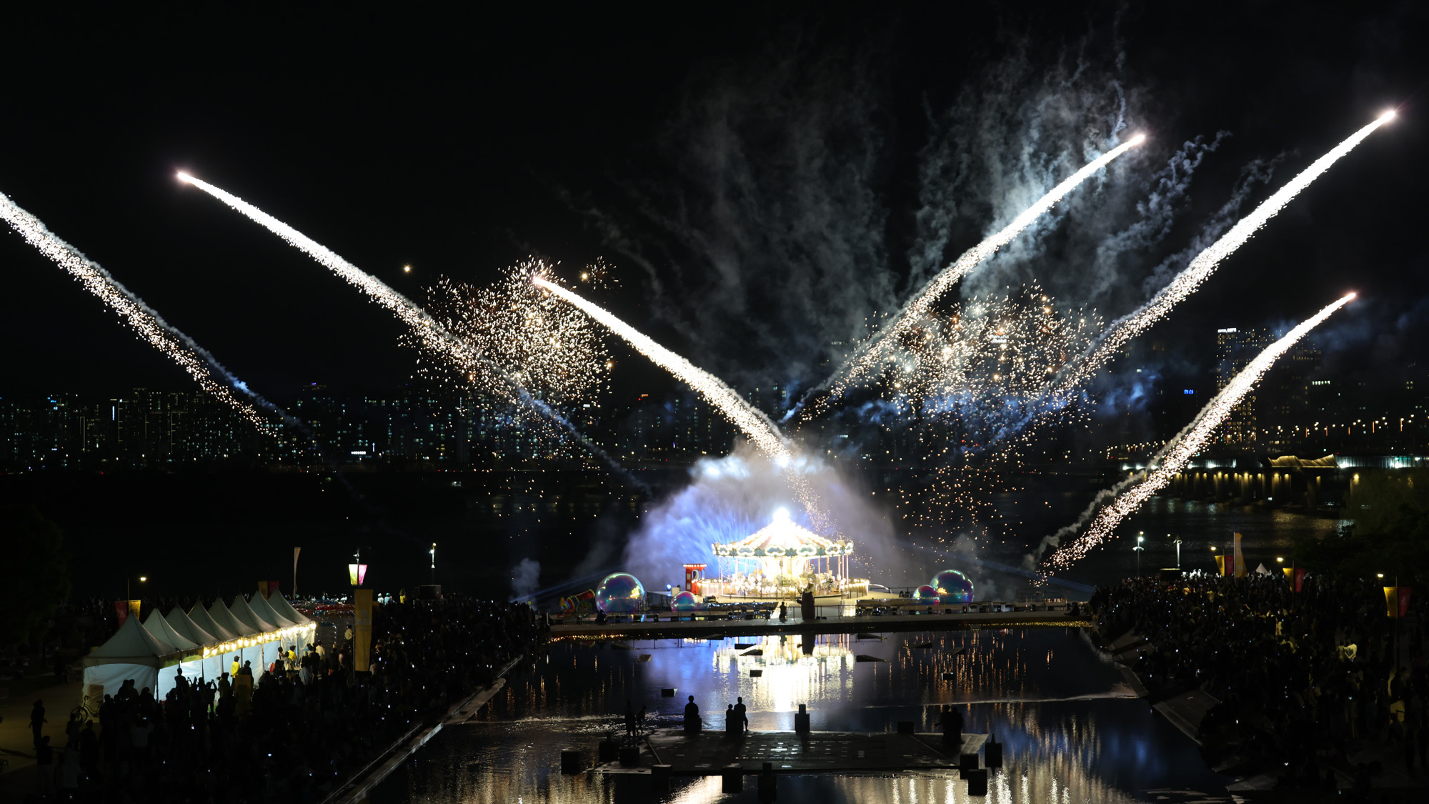 사회;문화;여의도한강공원;물빛광장;서울스프링페스티벌;한강회전목마;회전목마시그니처쇼;한강봄나들이;한강소풍;여의도물빛광장물놀이