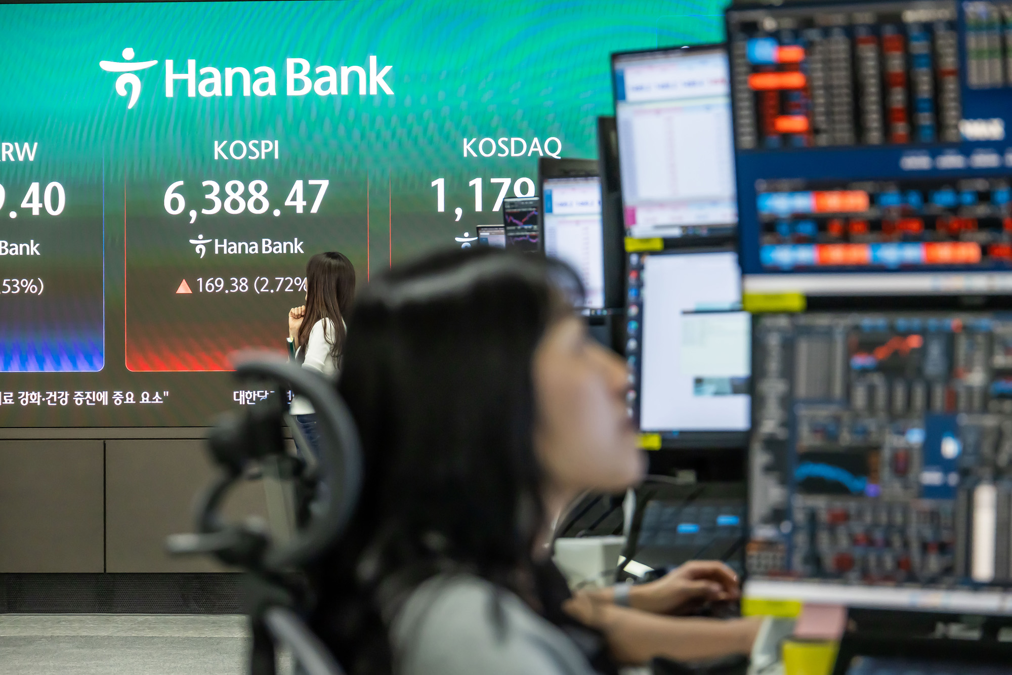 경제;주식;주가;코스피;KOSPI;코스피종가;코스피6388;하나은행딜링룸