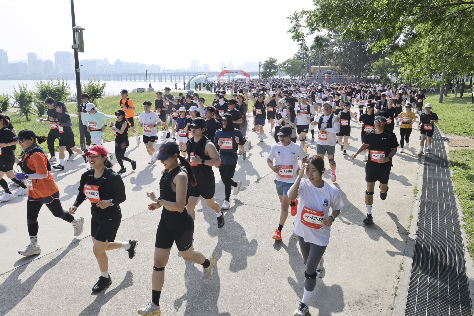 버닝런;버닝런2026;마라톤;비즈한국