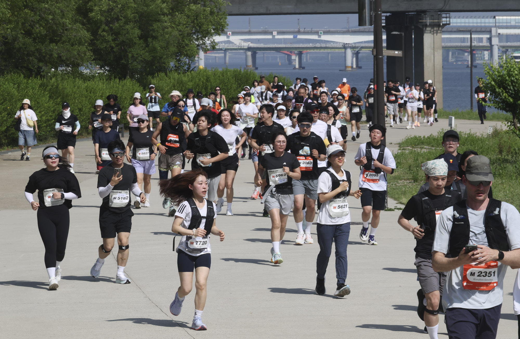 버닝런;버닝런2026;마라톤;비즈한국