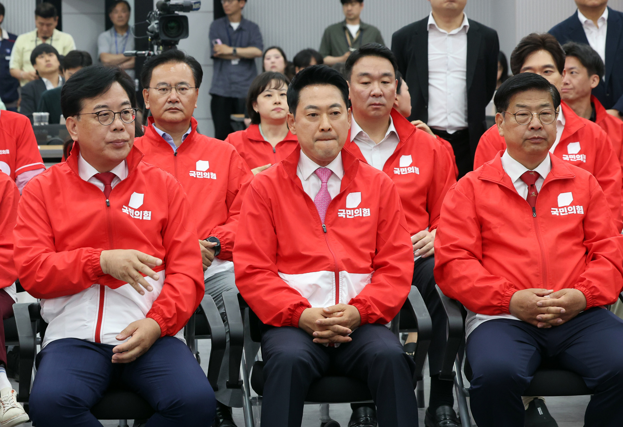 정치;정당;국민의힘개표상황실;장동혁;국민의힘방송사출구결과
