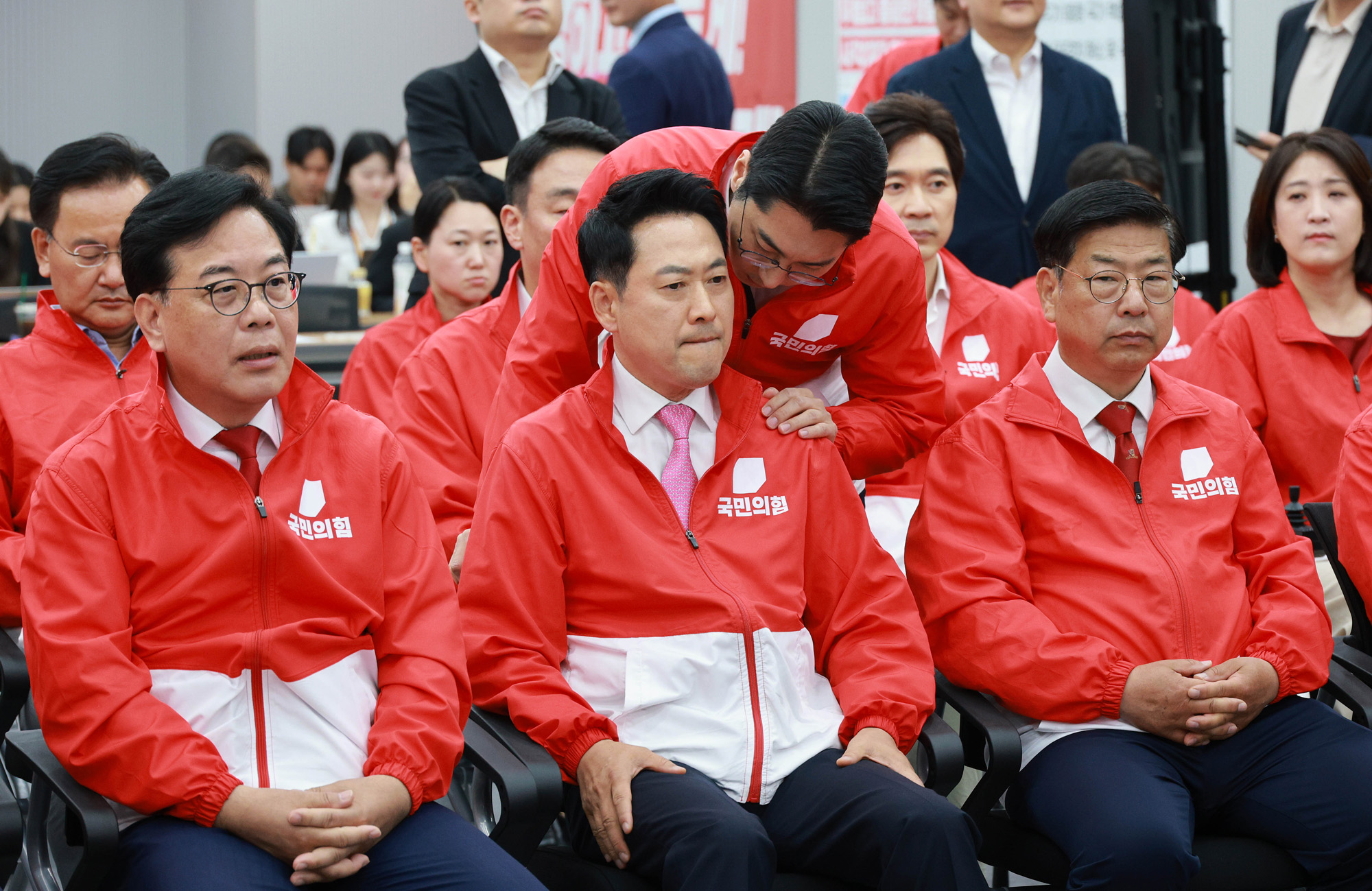 정치;정당;국민의힘개표상황실;장동혁;국민의힘방송사출구결과